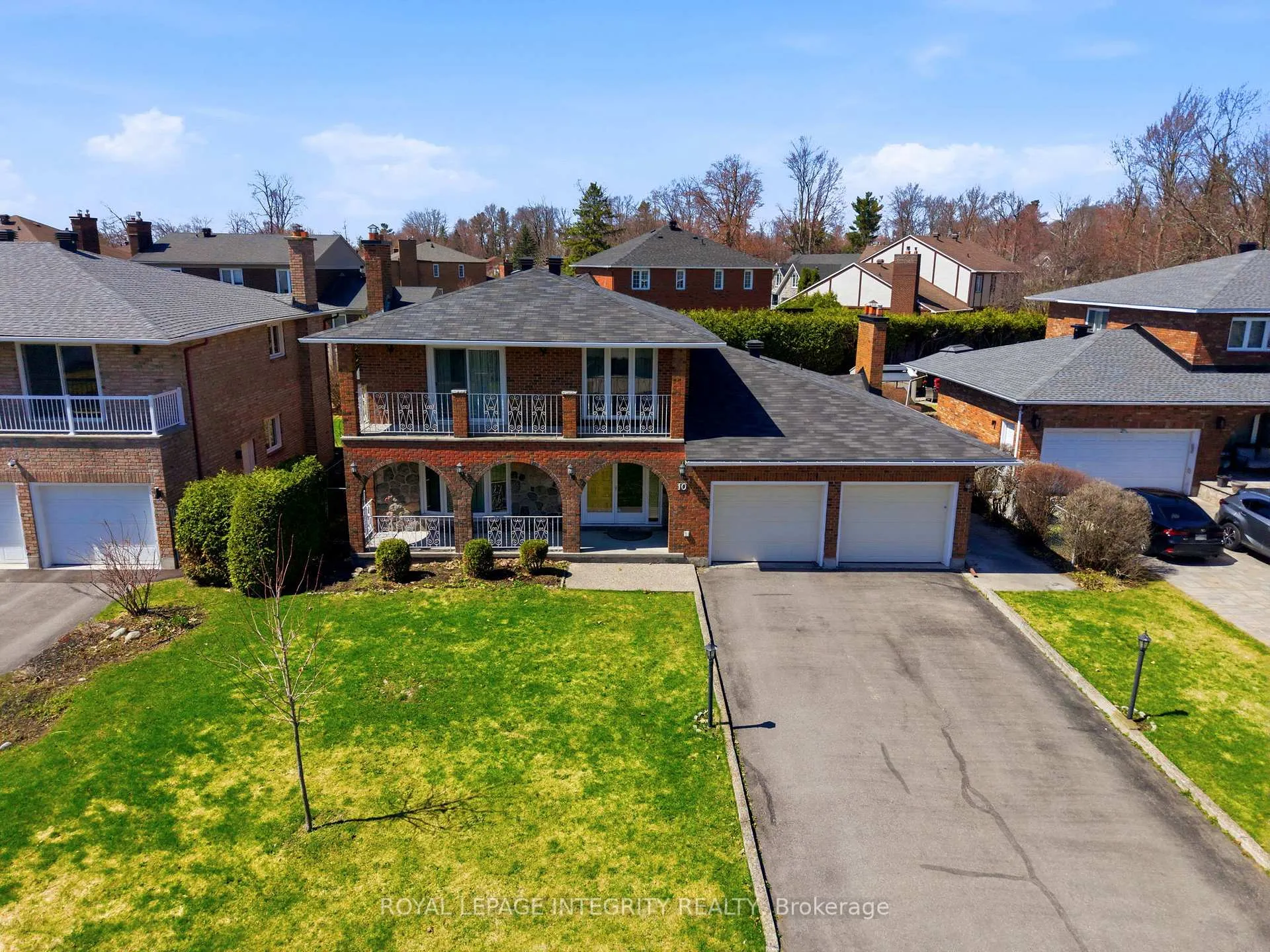 Photo 2 of 10 Parmalea Crescent, Ottawa, Pineglen/Country Place — HOMEH