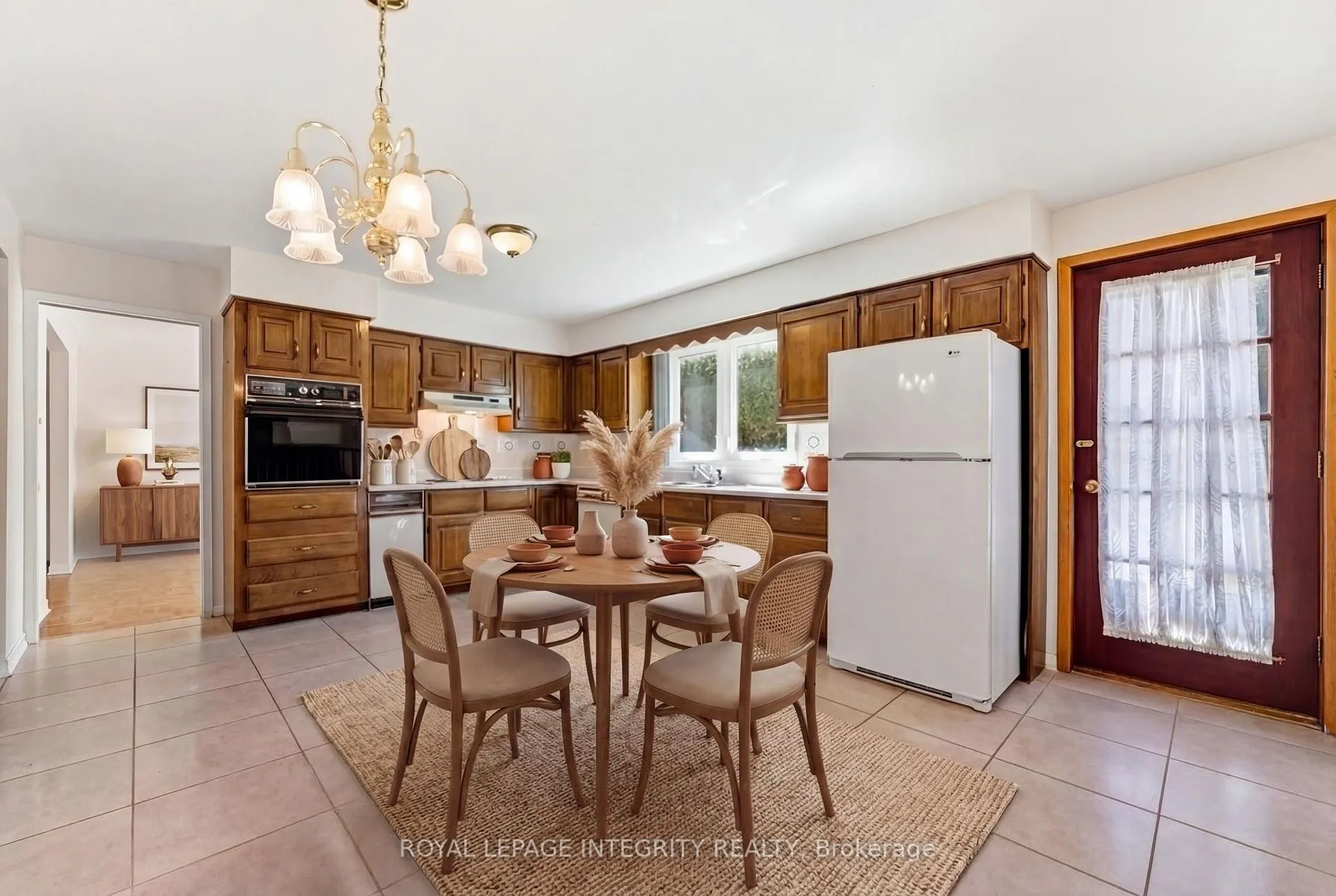 Photo 8 of 10 Parmalea Crescent, Ottawa, Pineglen/Country Place — HOMEH