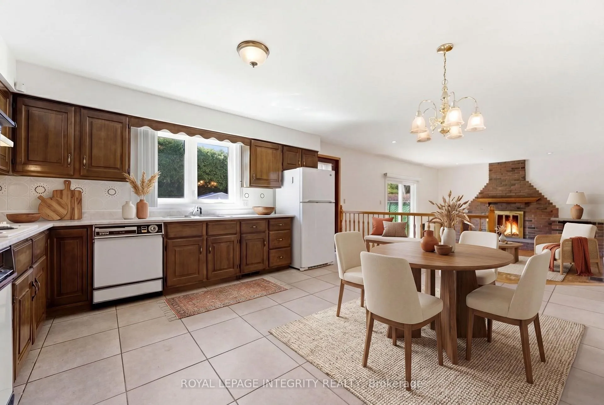 Photo 9 of 10 Parmalea Crescent, Ottawa, Pineglen/Country Place — HOMEH