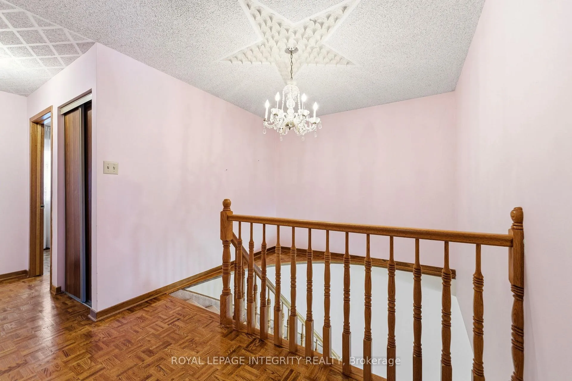 Photo 14 of 10 Parmalea Crescent, Ottawa, Pineglen/Country Place — HOMEH