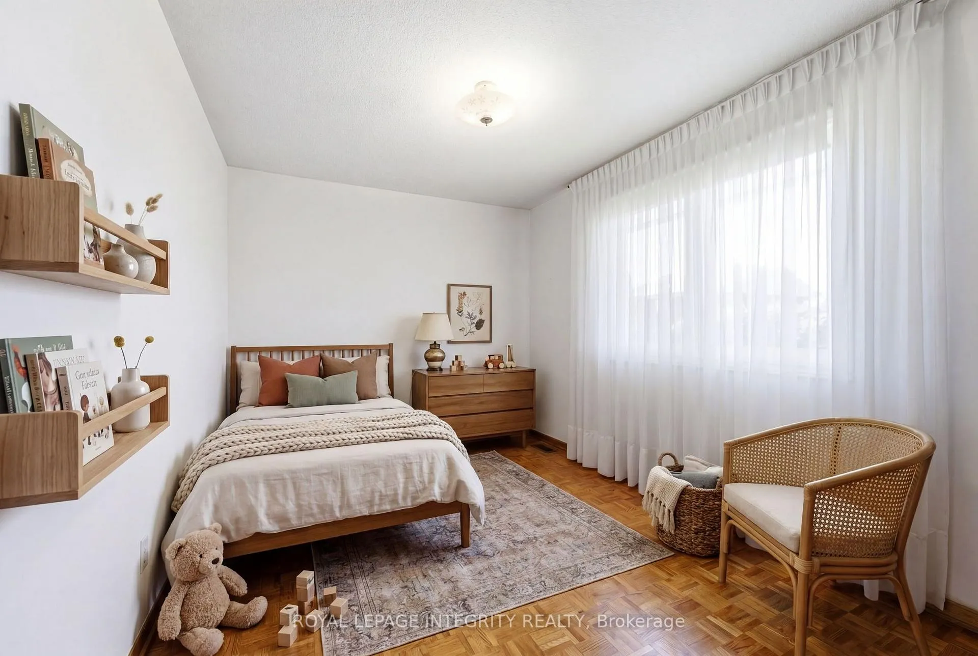 Photo 19 of 10 Parmalea Crescent, Ottawa, Pineglen/Country Place — HOMEH