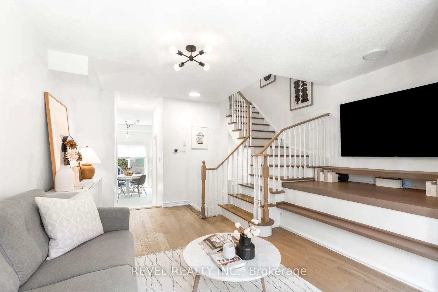 Photo 4 of 8 Grogan Mews, Toronto, Dovercourt-Wallace Emerson-Junction — HOMEH