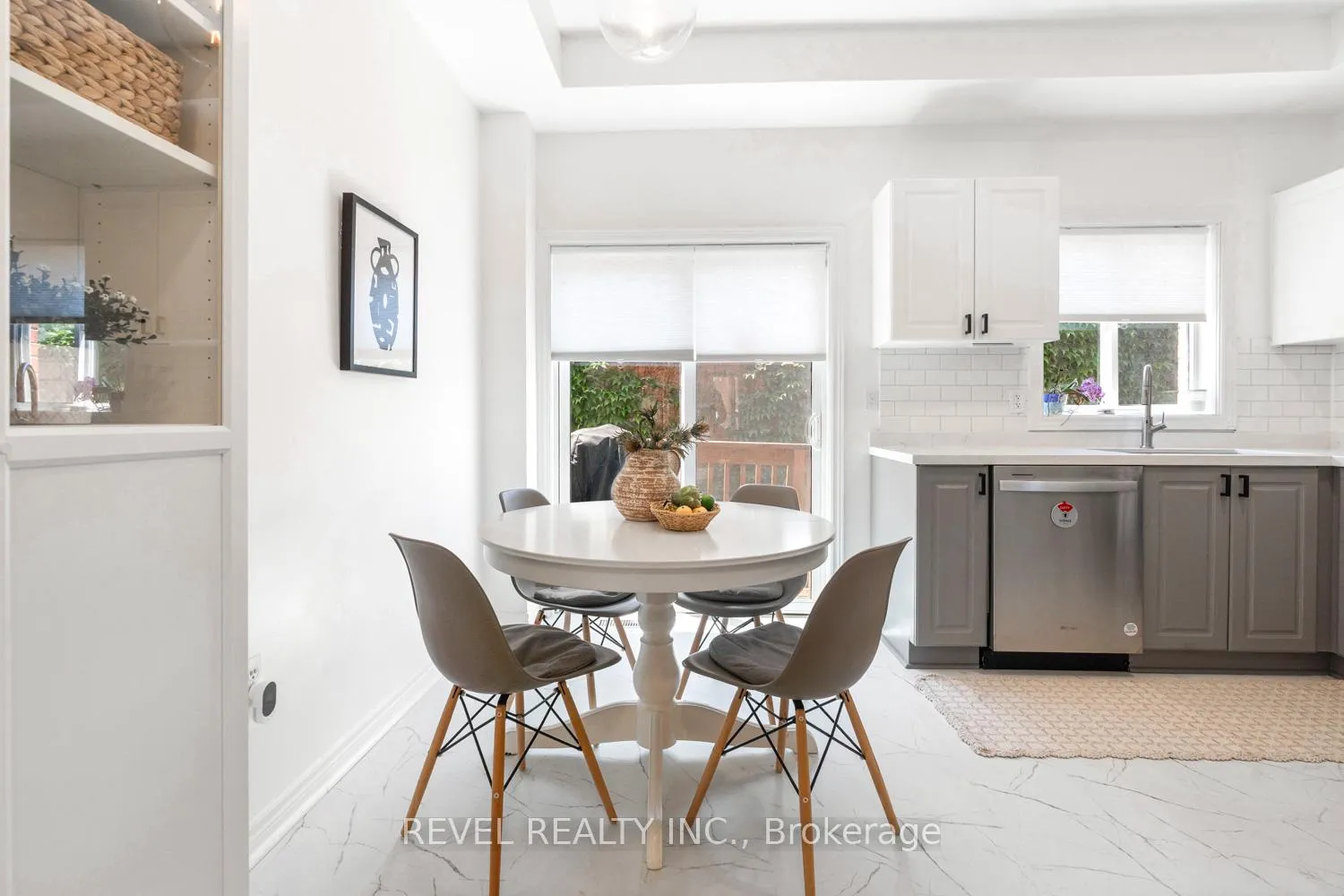 Photo 8 of 8 Grogan Mews, Toronto, Dovercourt-Wallace Emerson-Junction — HOMEH