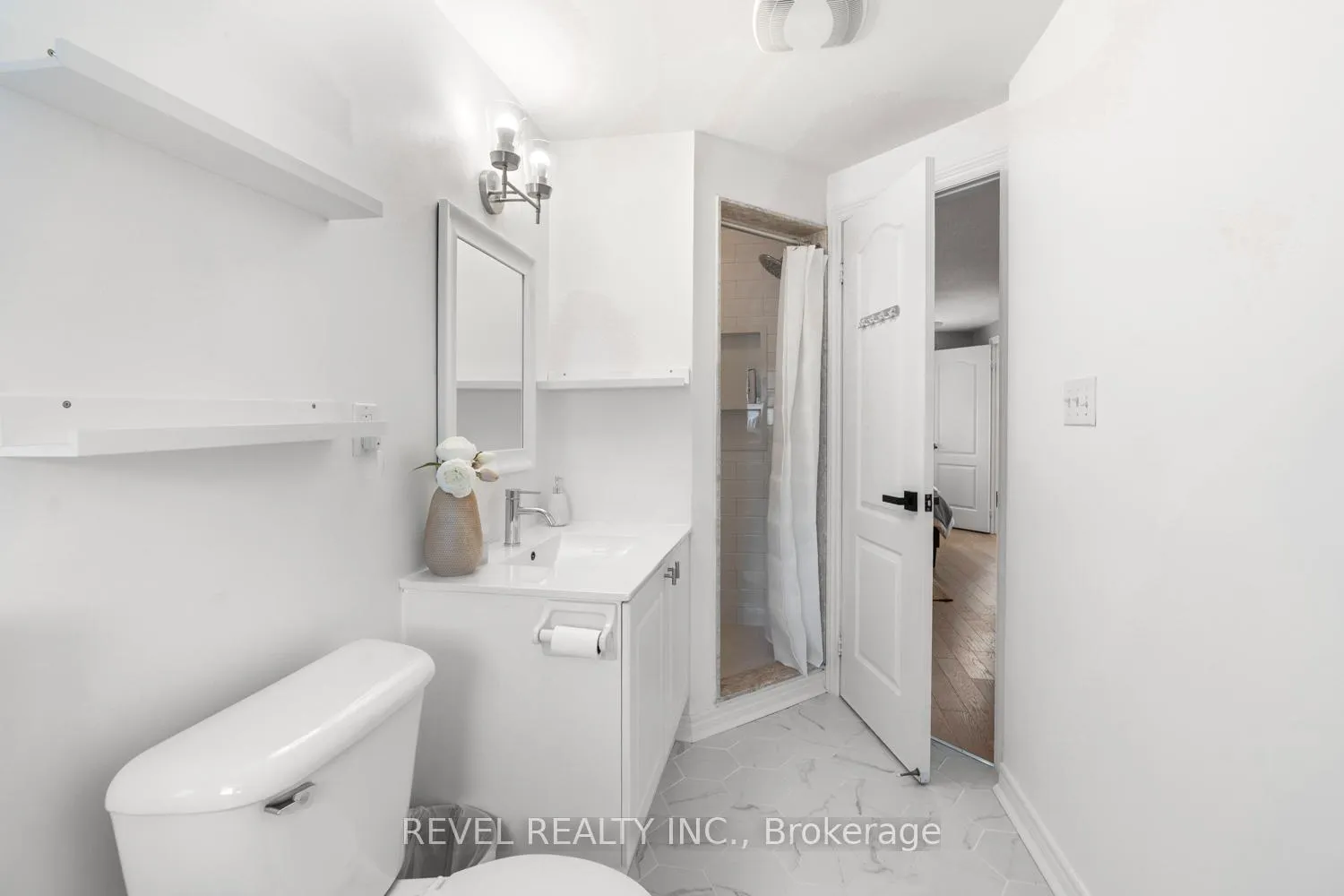 Photo 20 of 8 Grogan Mews, Toronto, Dovercourt-Wallace Emerson-Junction — HOMEH