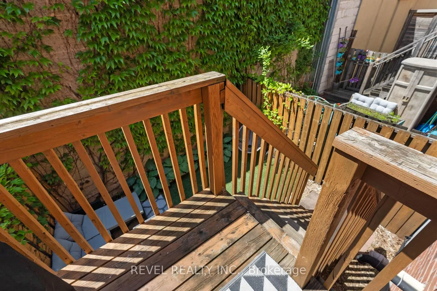 Photo 32 of 8 Grogan Mews, Toronto, Dovercourt-Wallace Emerson-Junction — HOMEH