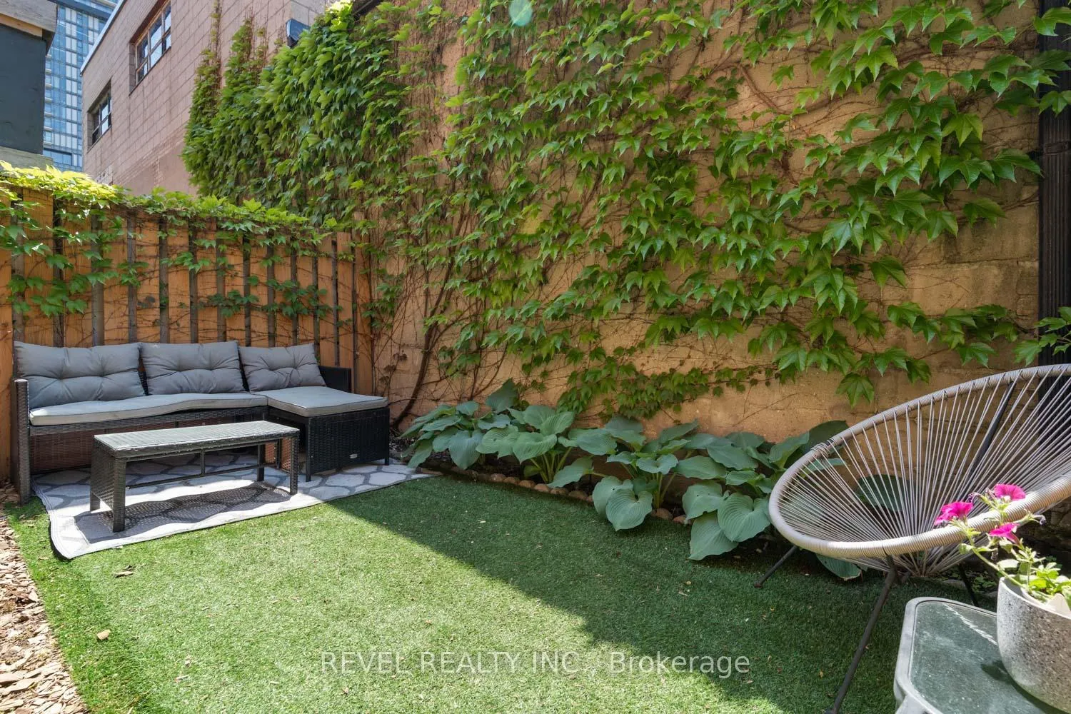 Photo 33 of 8 Grogan Mews, Toronto, Dovercourt-Wallace Emerson-Junction — HOMEH