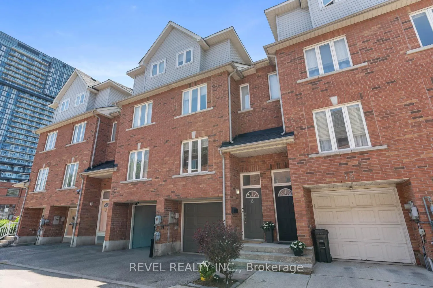 Photo 37 of 8 Grogan Mews, Toronto, Dovercourt-Wallace Emerson-Junction — HOMEH