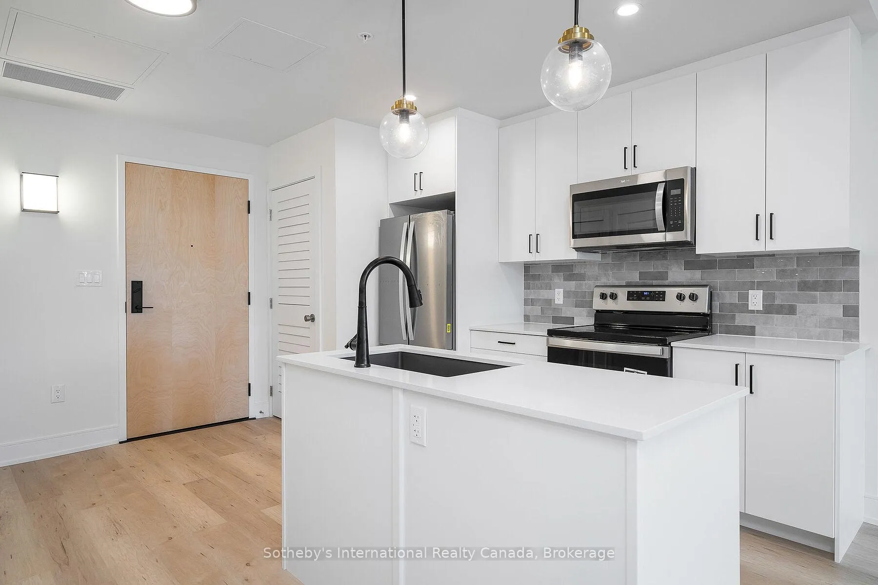 Photo 1 of Unit 221, 121 Mary Street, Clearview, Creemore — HOMEH