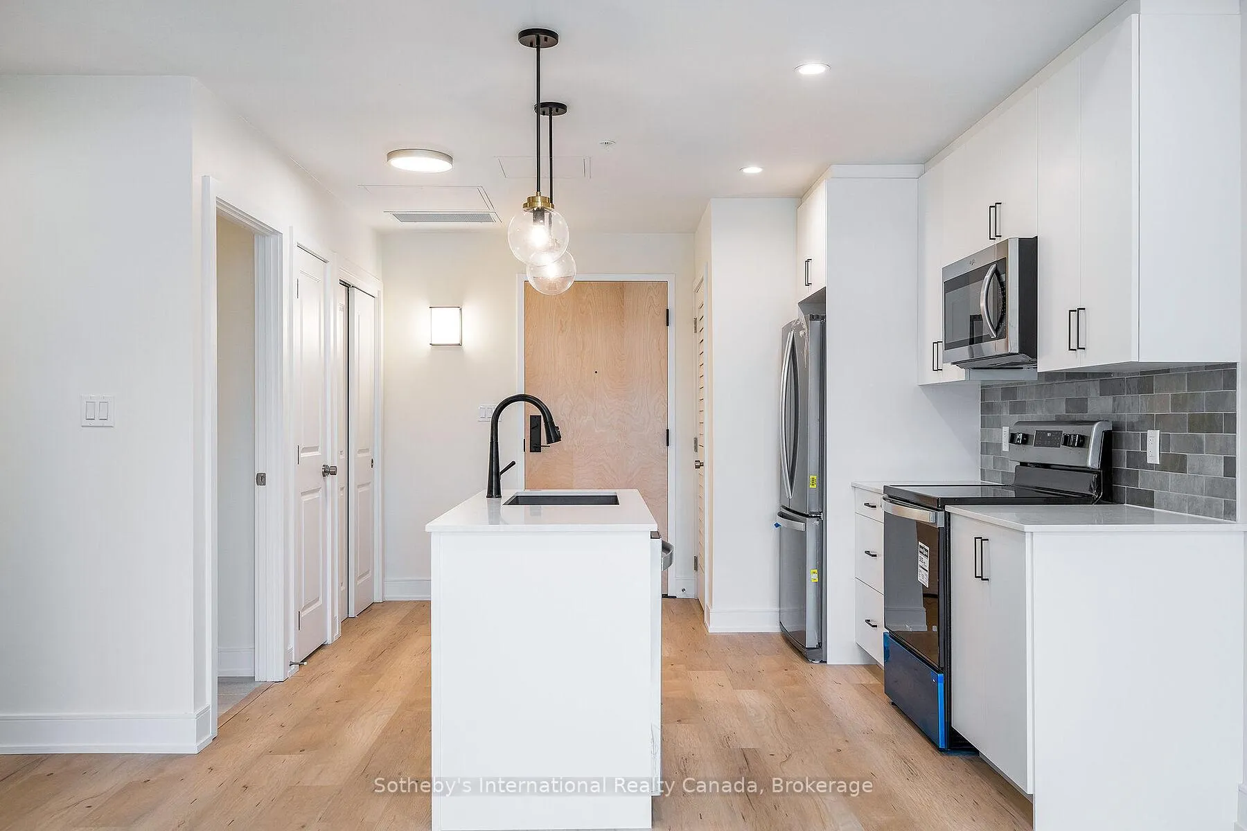 Photo 3 of Unit 221, 121 Mary Street, Clearview, Creemore — HOMEH