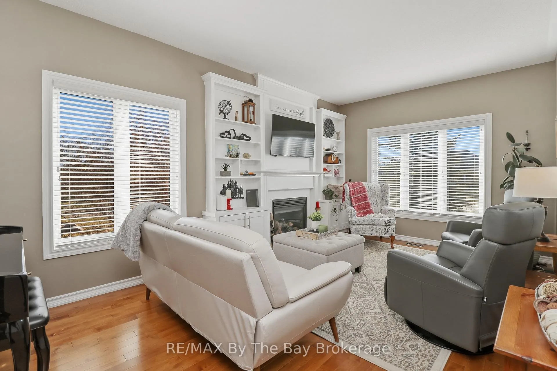 Photo 5 of 18 Maple Drive, Wasaga Beach — HOMEH