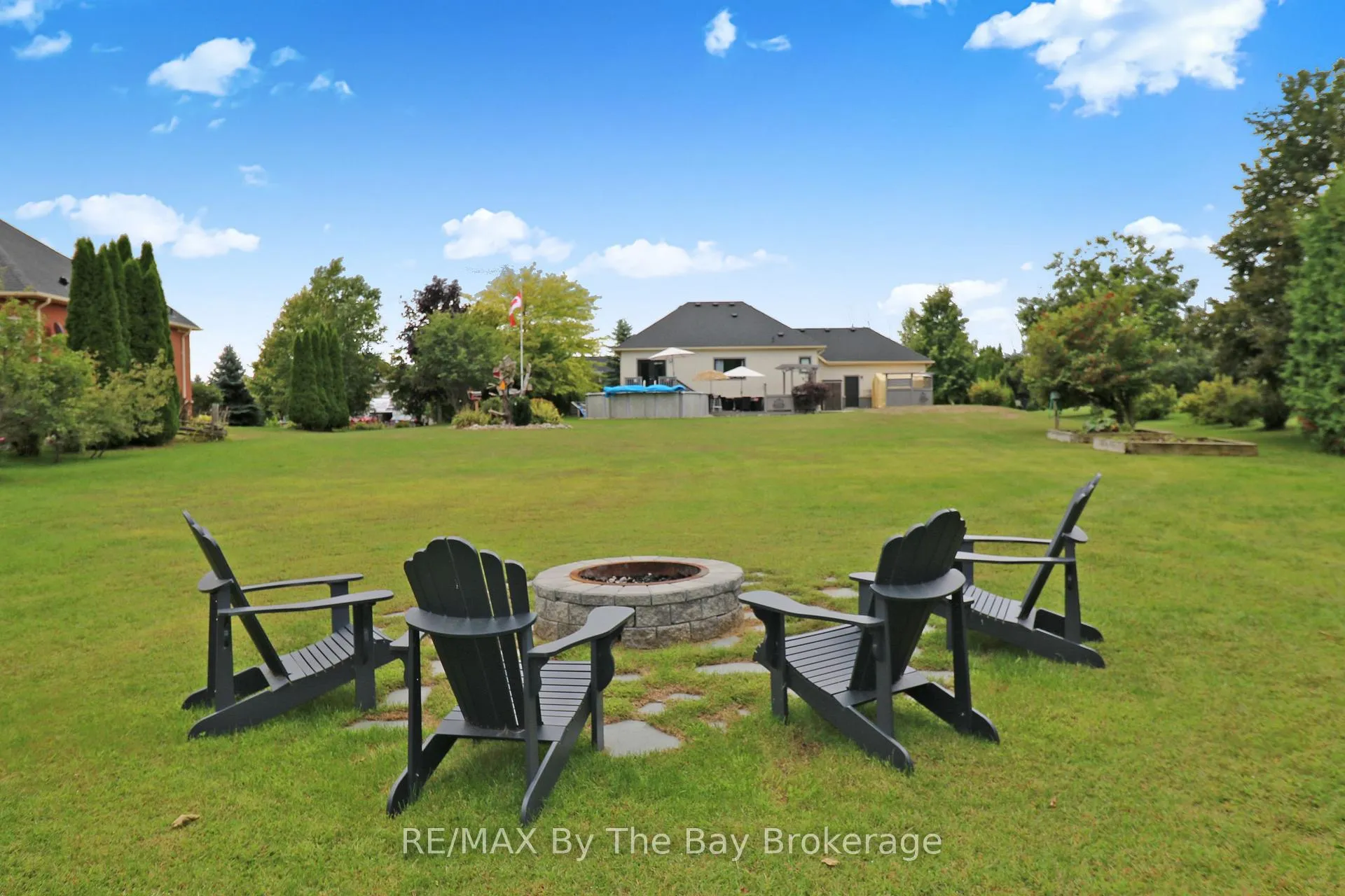 Photo 8 of 18 Maple Drive, Wasaga Beach — HOMEH
