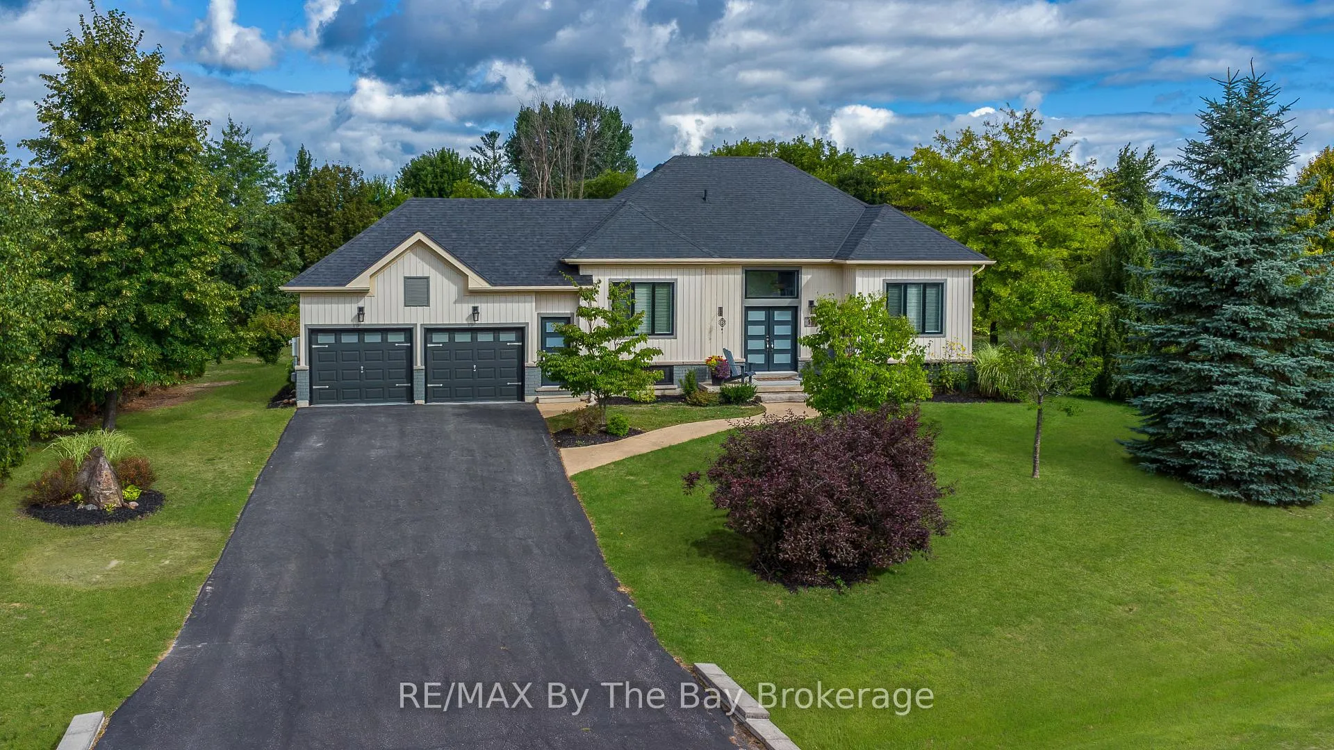Photo 9 of 18 Maple Drive, Wasaga Beach — HOMEH