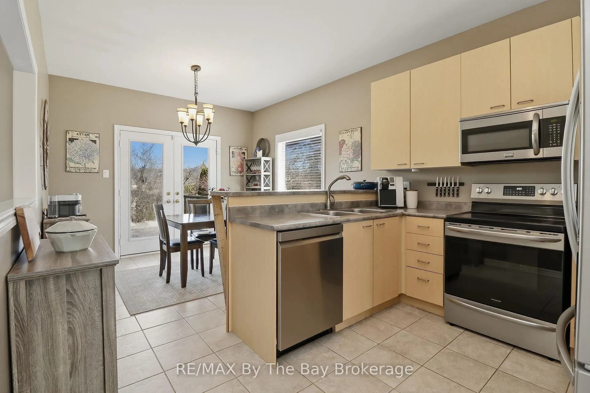 Photo 17 of 18 Maple Drive, Wasaga Beach — HOMEH