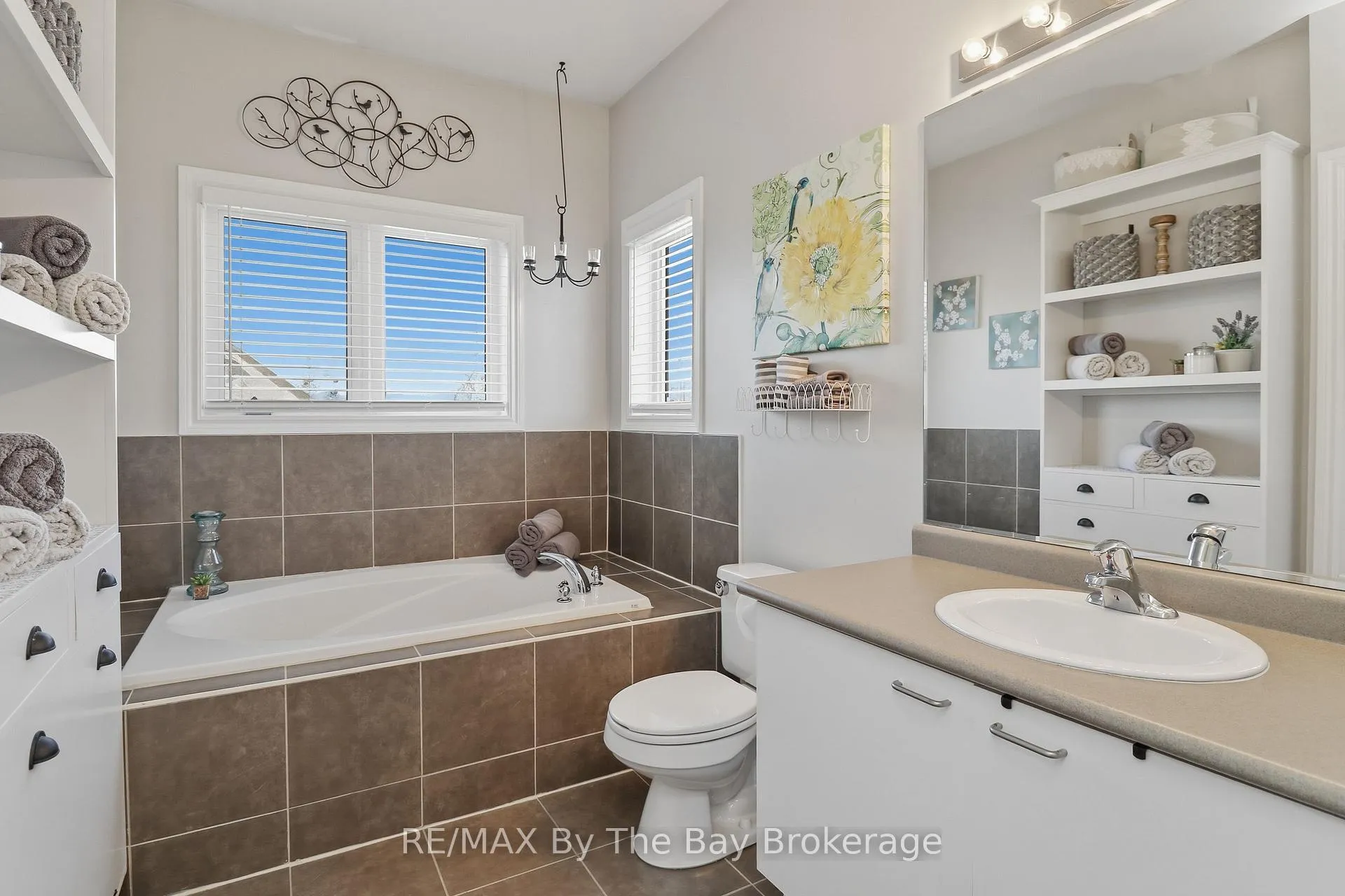 Photo 29 of 18 Maple Drive, Wasaga Beach — HOMEH