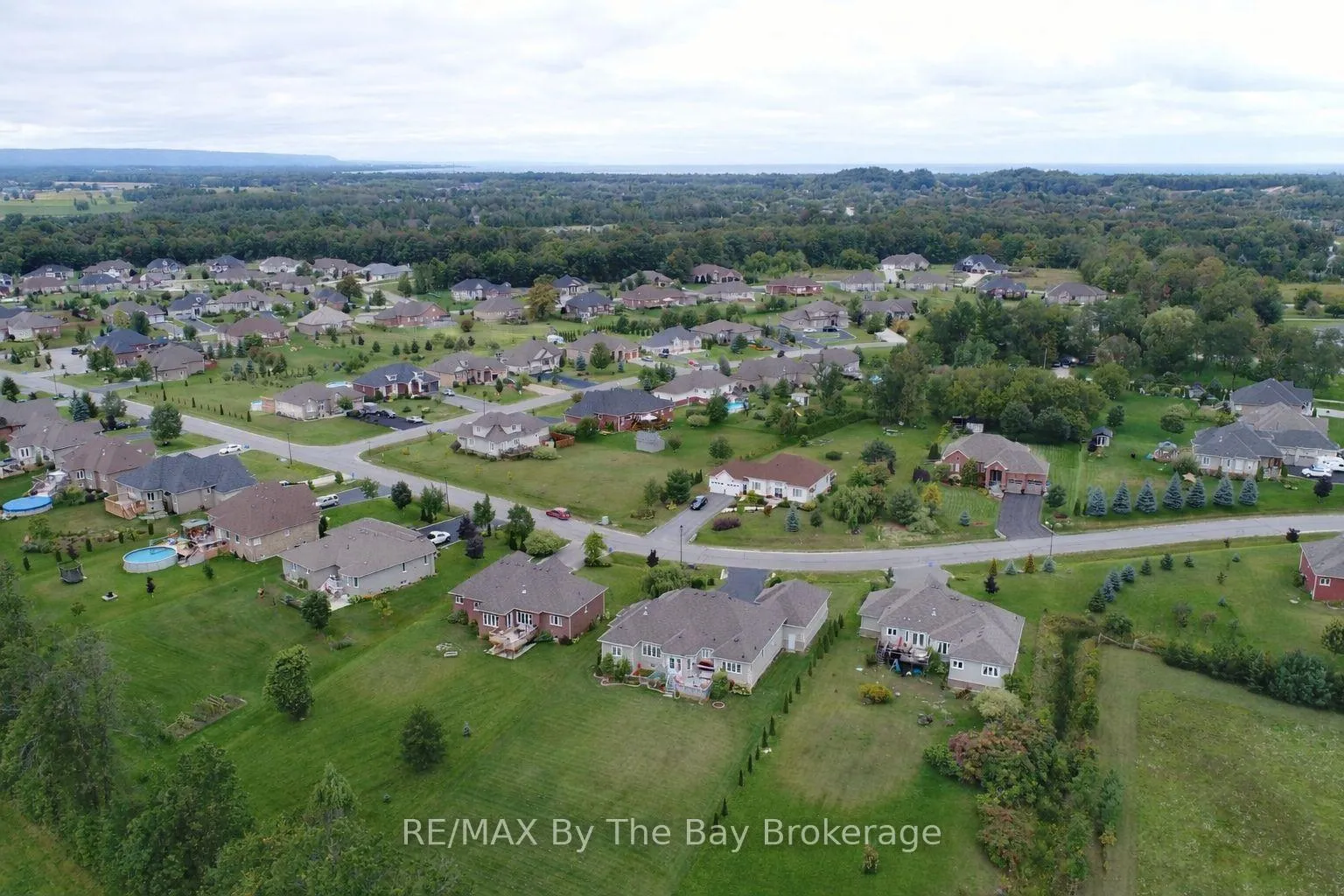 Photo 46 of 18 Maple Drive, Wasaga Beach — HOMEH