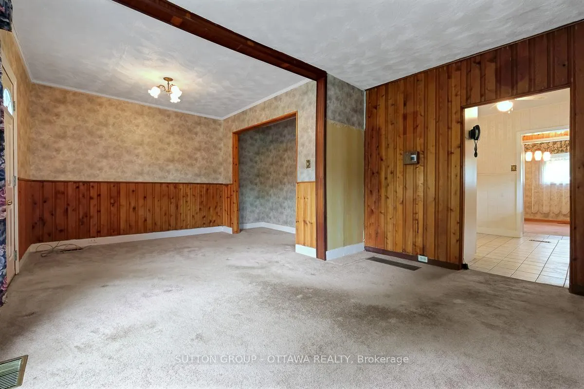 Photo 10 of 442 Wentworth Avenue, Ottawa, Woodroffe — HOMEH