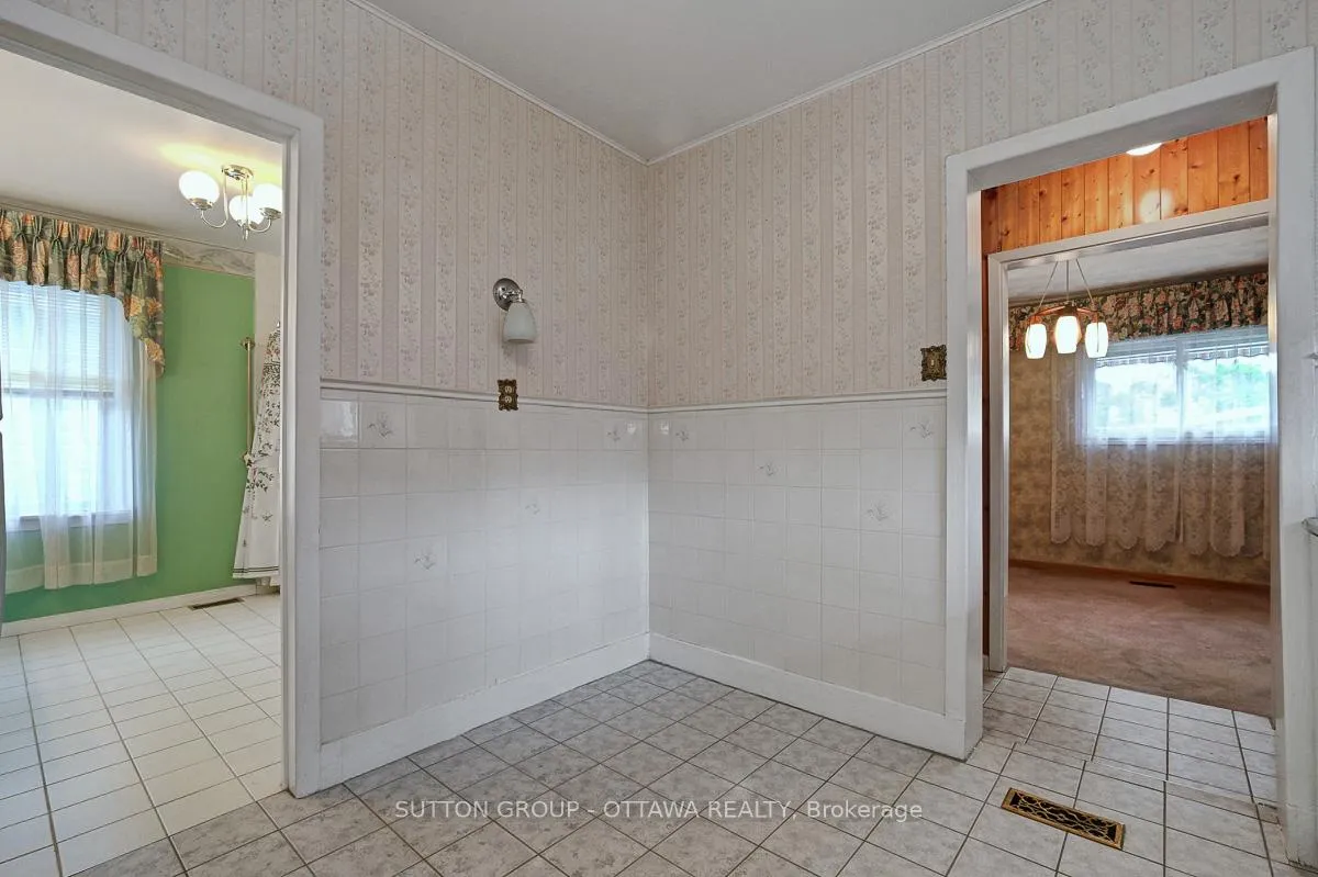 Photo 15 of 442 Wentworth Avenue, Ottawa, Woodroffe — HOMEH