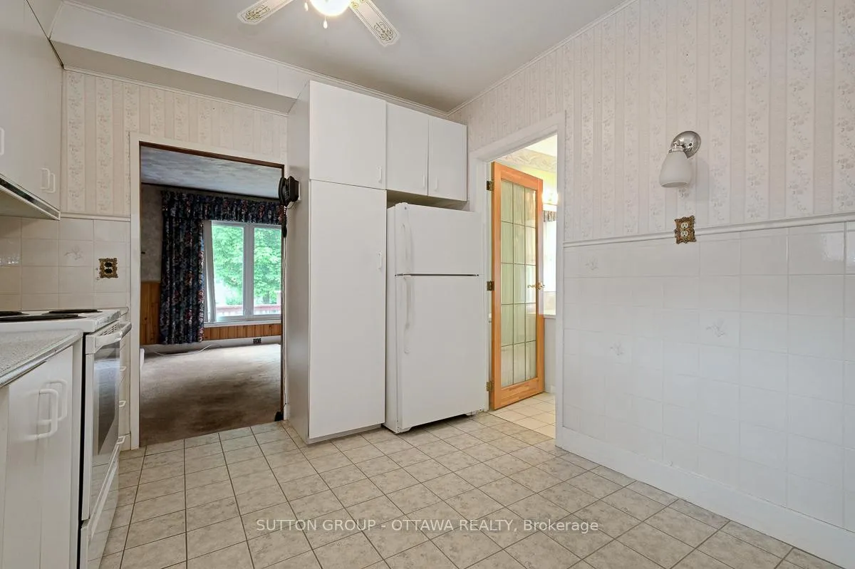 Photo 16 of 442 Wentworth Avenue, Ottawa, Woodroffe — HOMEH