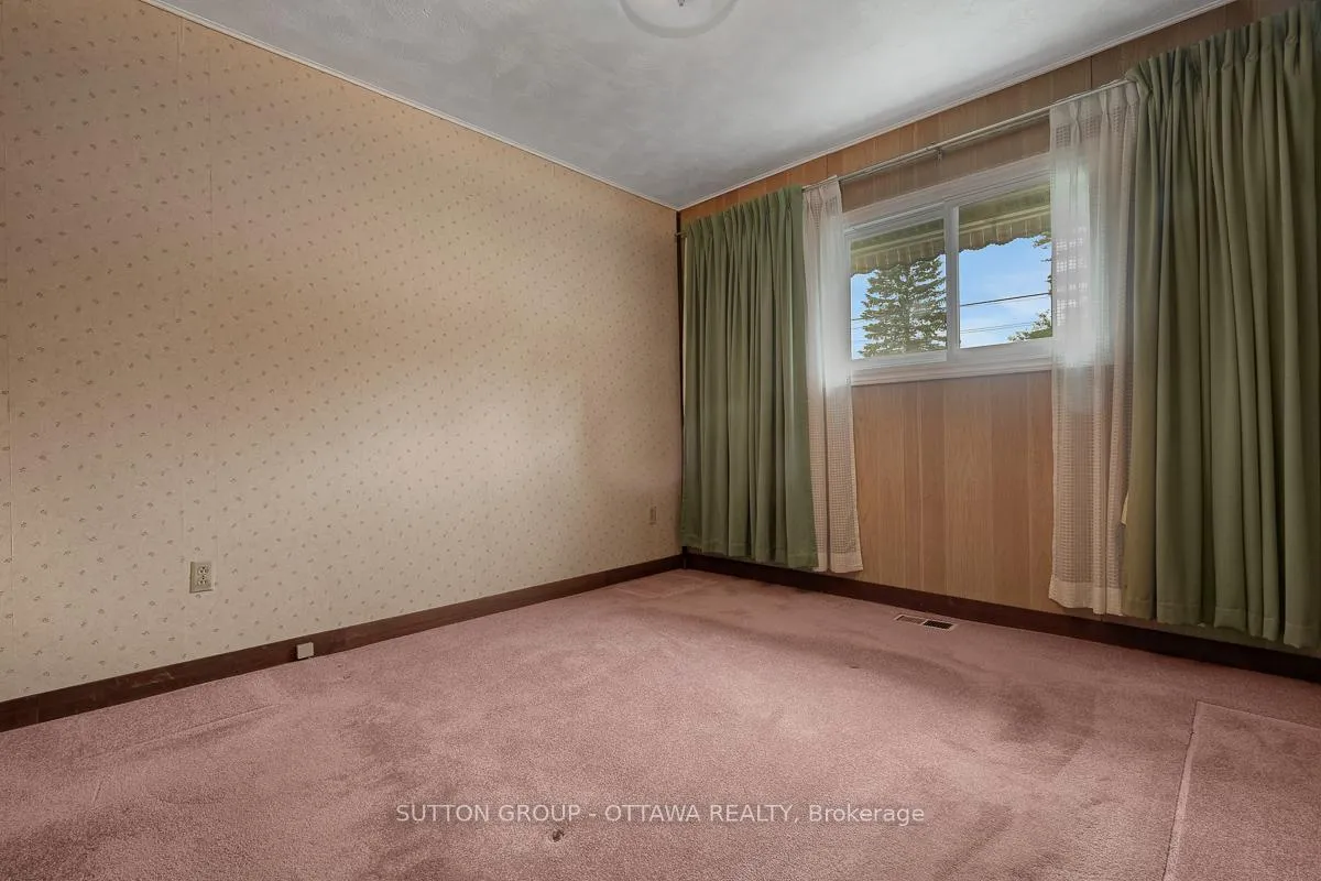 Photo 17 of 442 Wentworth Avenue, Ottawa, Woodroffe — HOMEH