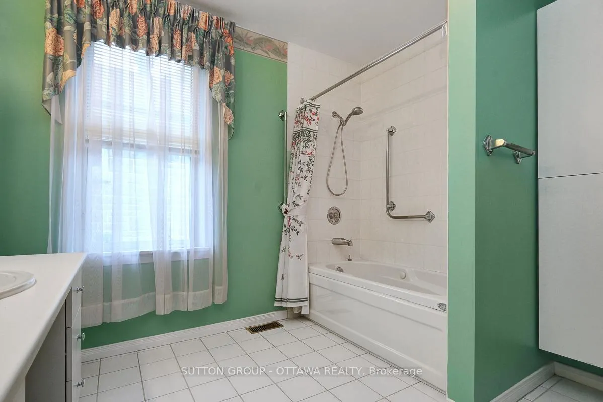 Photo 21 of 442 Wentworth Avenue, Ottawa, Woodroffe — HOMEH