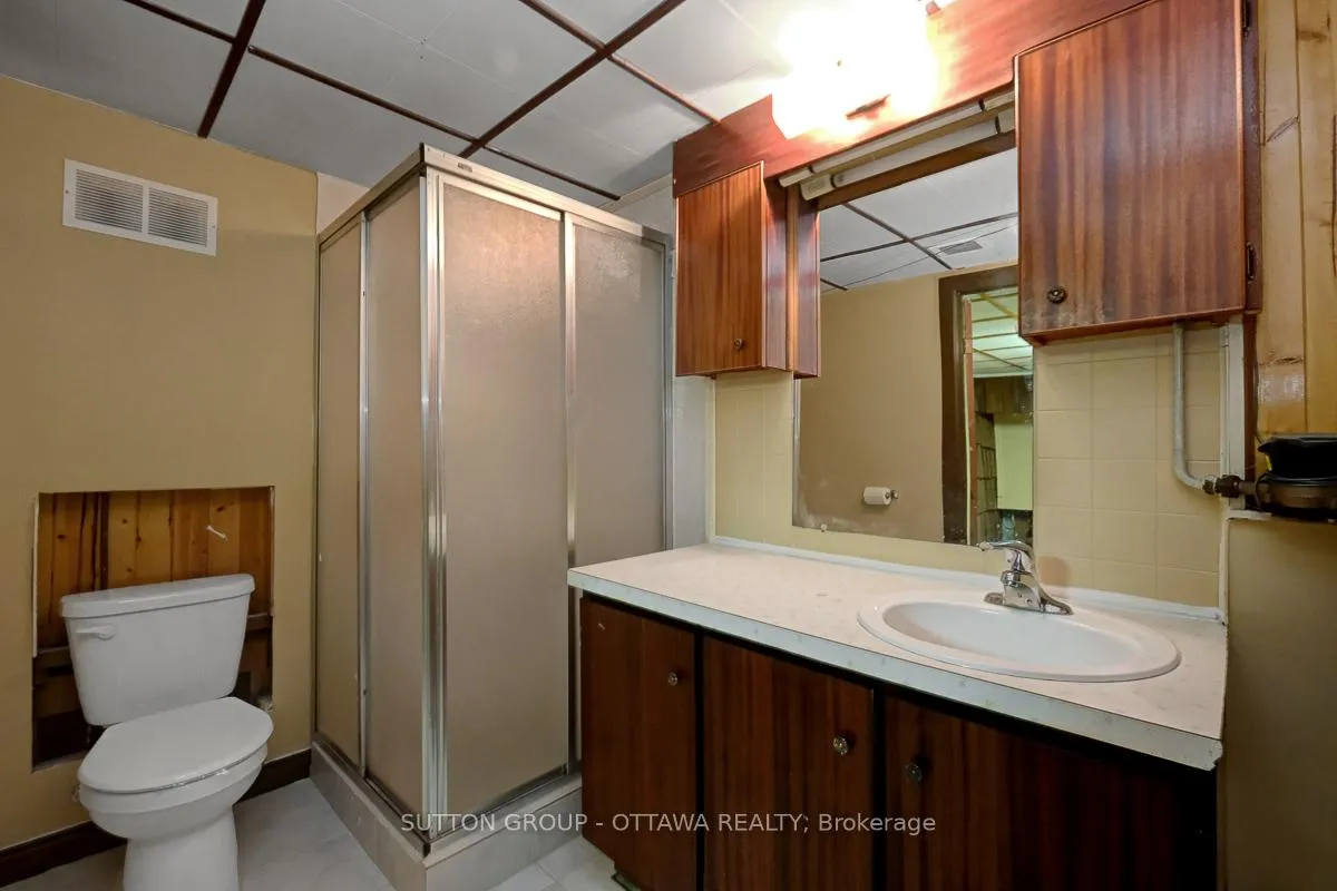 Photo 24 of 442 Wentworth Avenue, Ottawa, Woodroffe — HOMEH