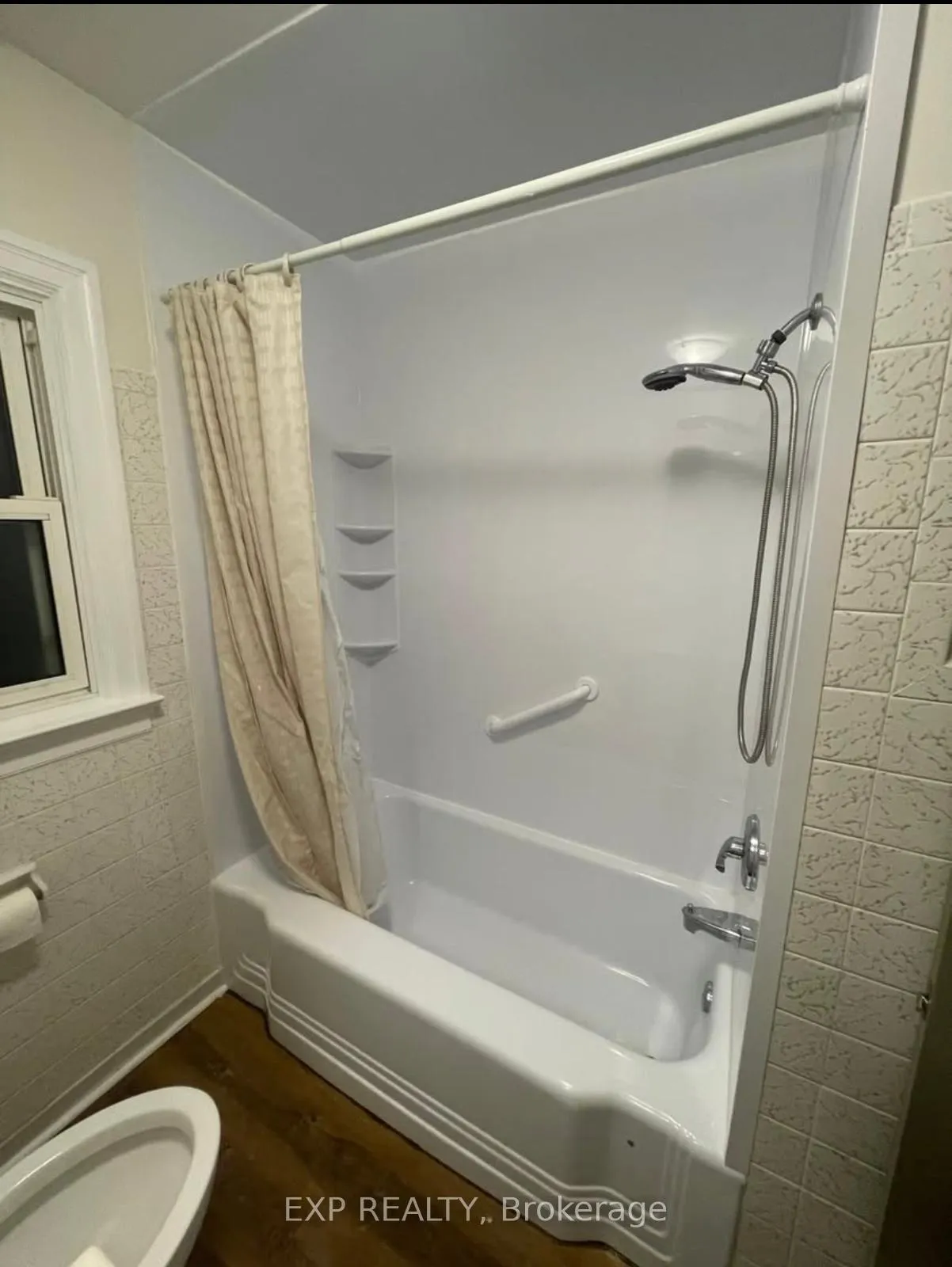 Photo 9 of Unit Unit #2, 185 St. George Street, Welland, Broadway — HOMEH