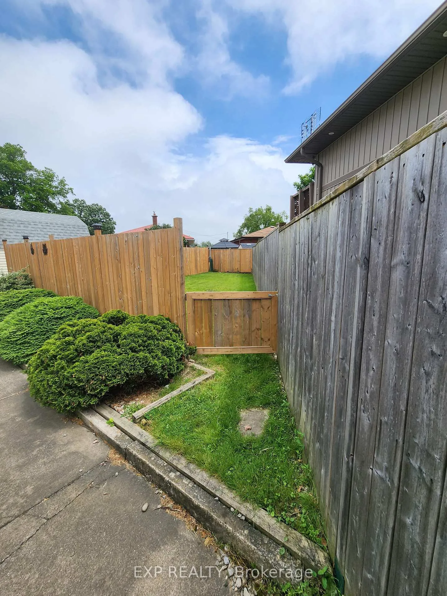 Photo 16 of Unit Unit #2, 185 St. George Street, Welland, Broadway — HOMEH