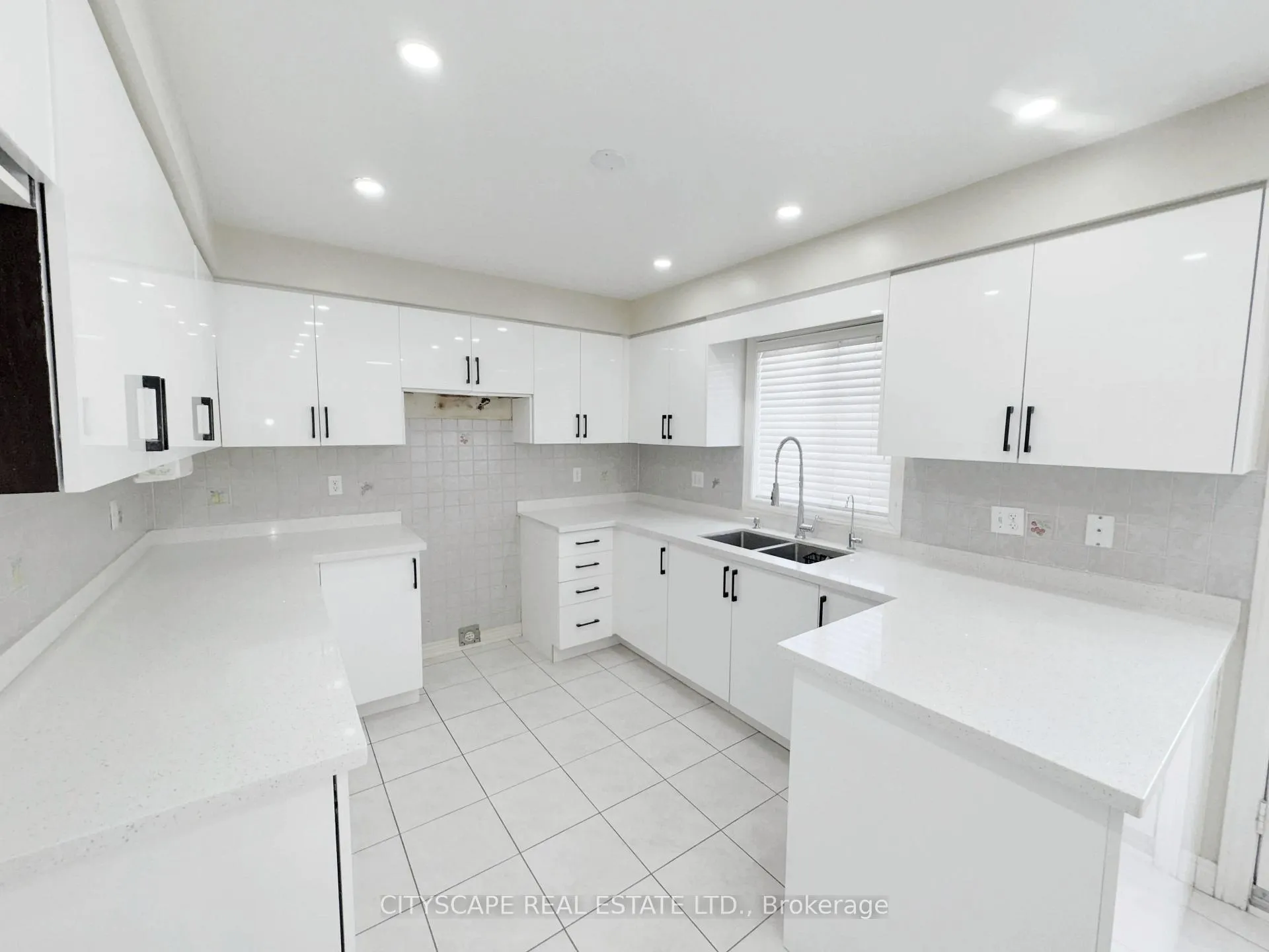 Photo 12 of 127 Barleyfield Road, Brampton, Sandringham-Wellington — HOMEH