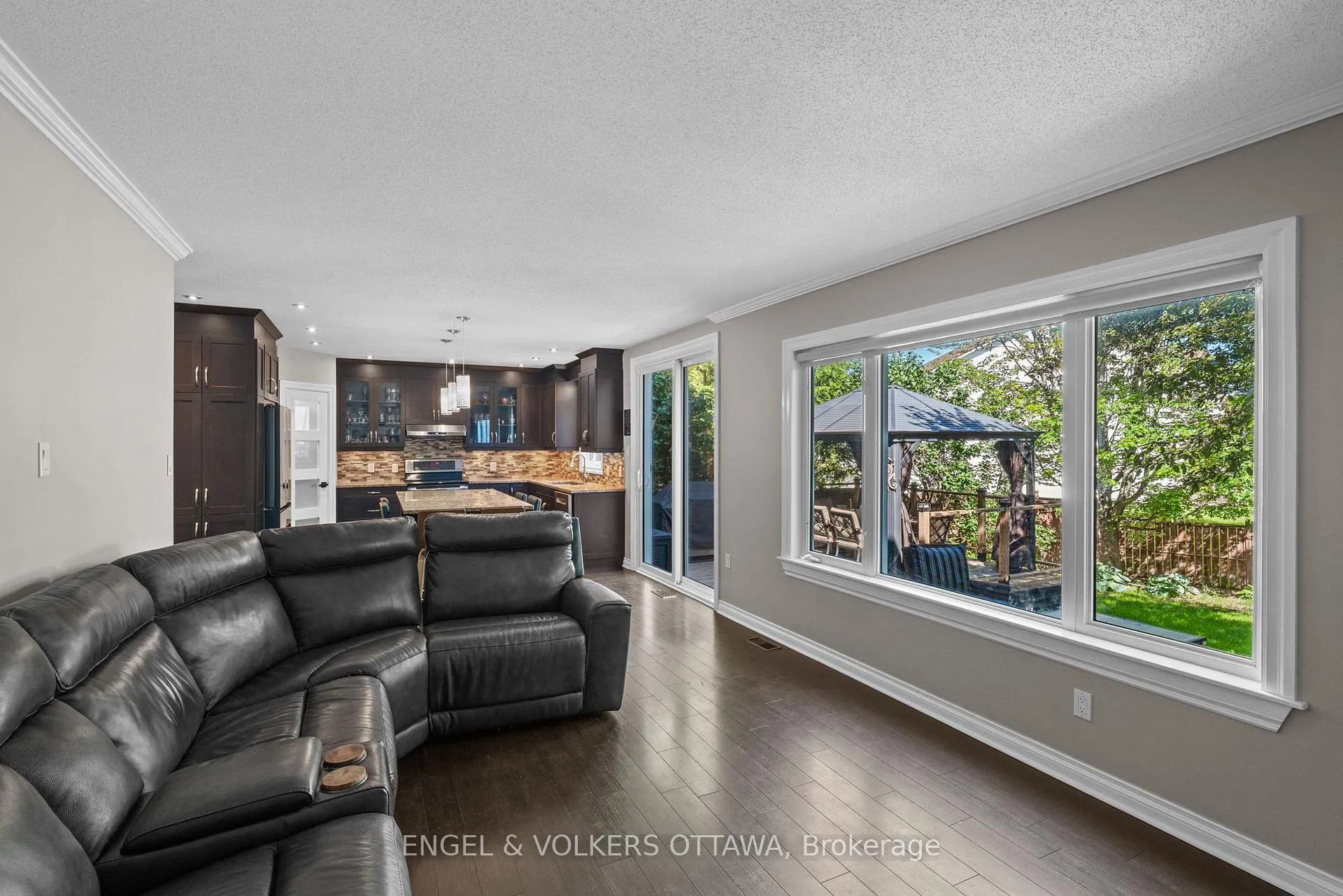 Photo 24 of 49 Kittiwake Drive, Ottawa, Stittsville (North) — HOMEH