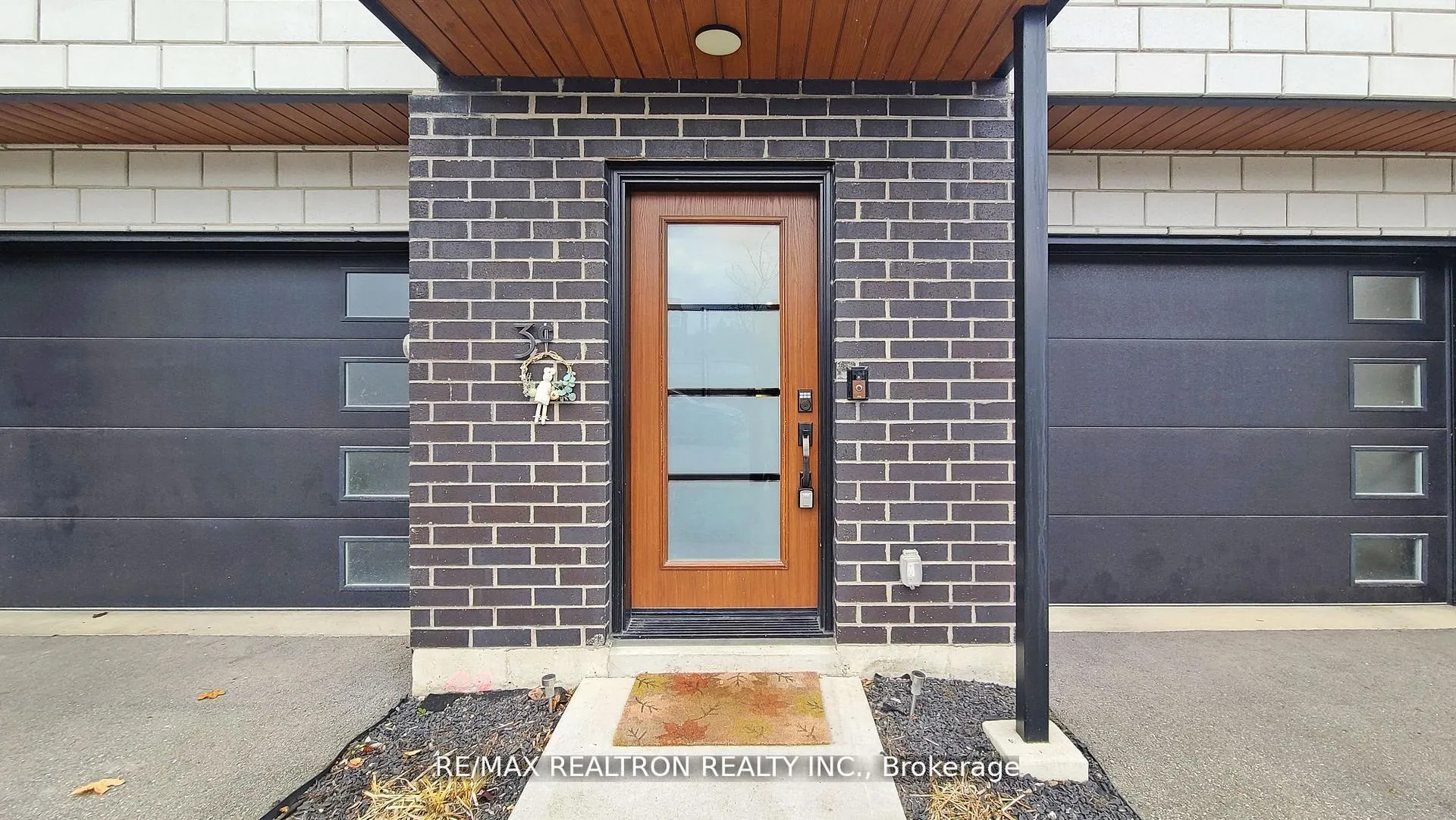 Photo 2 of Unit C, 3 Spring Lane, Brantford, Holmedale — HOMEH