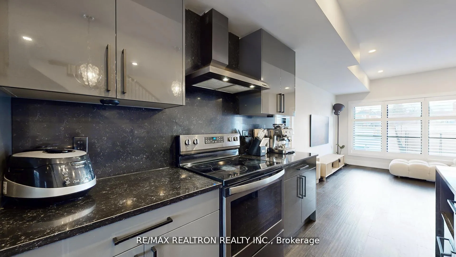 Photo 12 of Unit C, 3 Spring Lane, Brantford, Holmedale — HOMEH