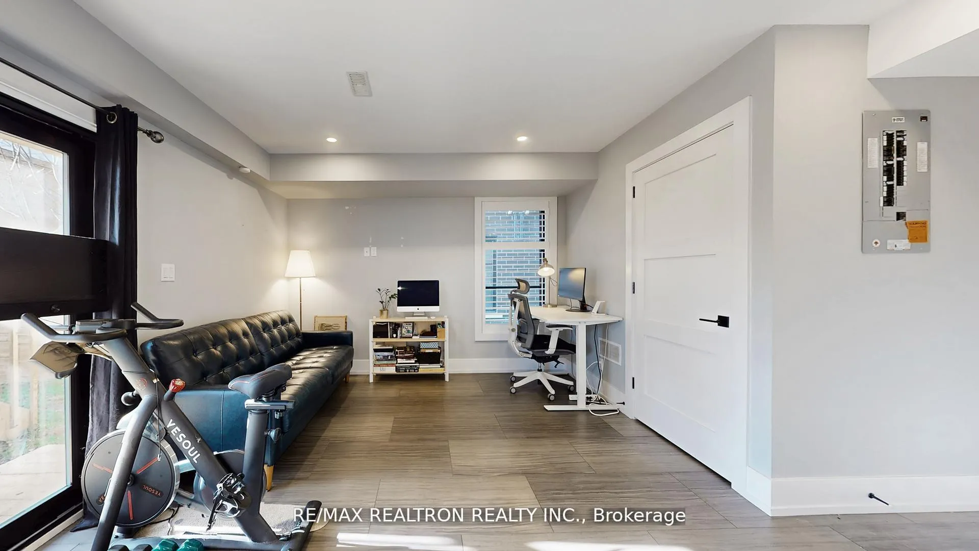 Photo 45 of Unit C, 3 Spring Lane, Brantford, Holmedale — HOMEH
