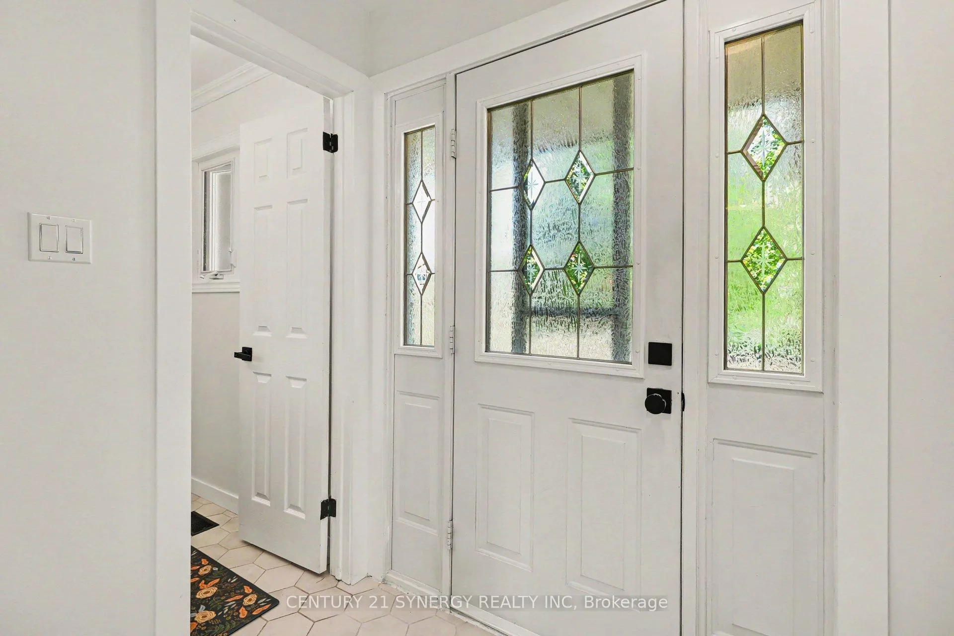 Photo 3 of 1078 Taffy Lane, Ottawa, Convent Glen North — HOMEH