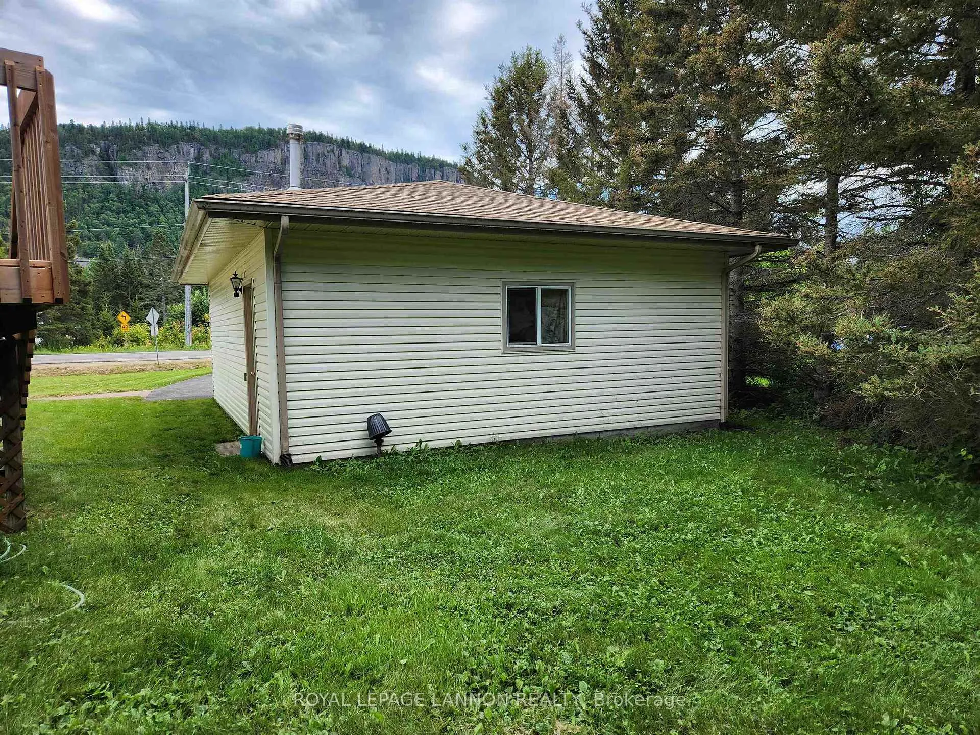 Photo 4 of 1589 Mountain Road, Thunder Bay, Mountain Road — HOMEH