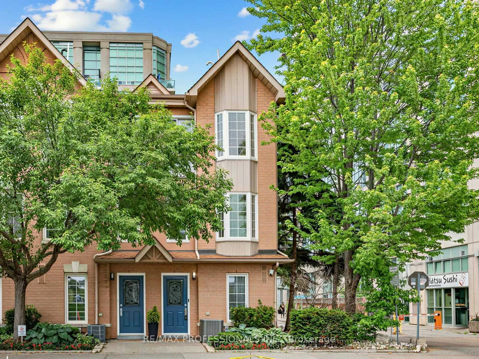 Front of Unit 32, 220 Manitoba Street