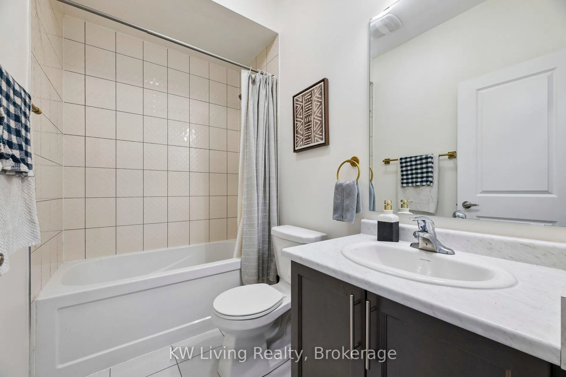 Photo 35 of 11 Auckland Drive, Whitby, Rural Whitby — HOMEH