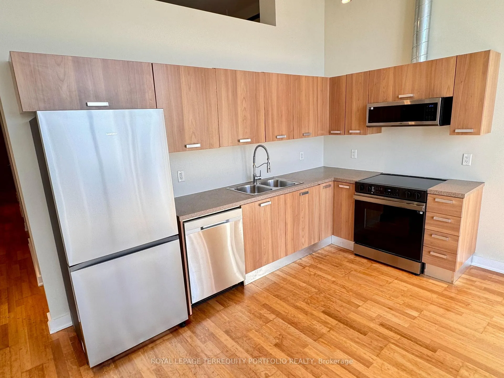 Photo 2 of Unit 418, 43 Hanna Avenue, Toronto, Niagara — HOMEH