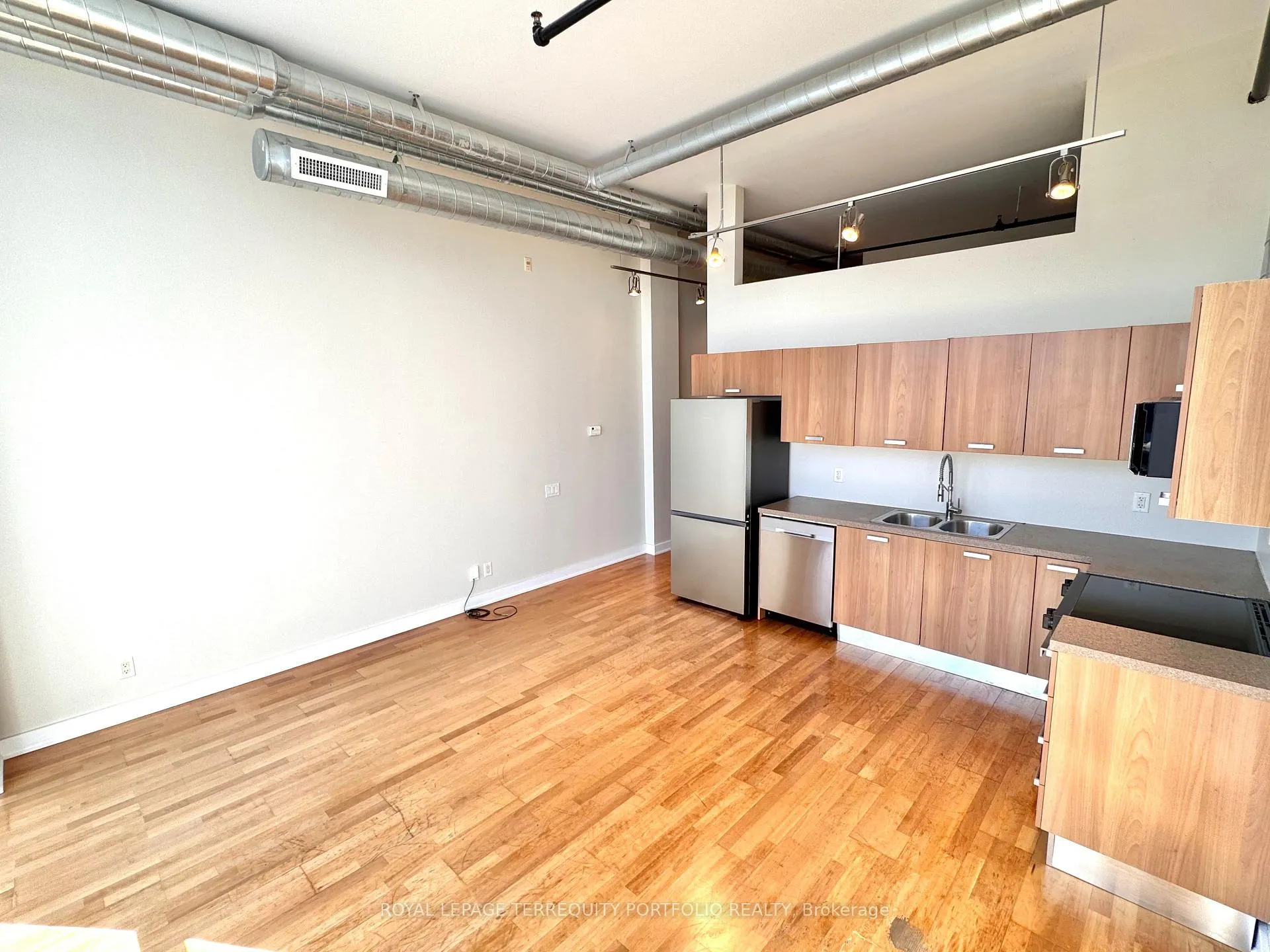 Photo 4 of Unit 418, 43 Hanna Avenue, Toronto, Niagara — HOMEH