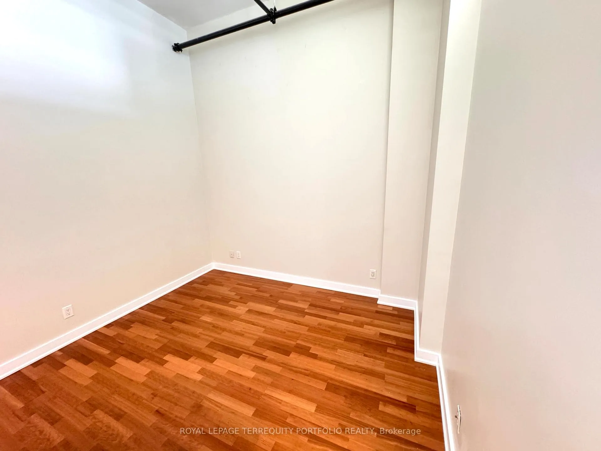 Photo 6 of Unit 418, 43 Hanna Avenue, Toronto, Niagara — HOMEH