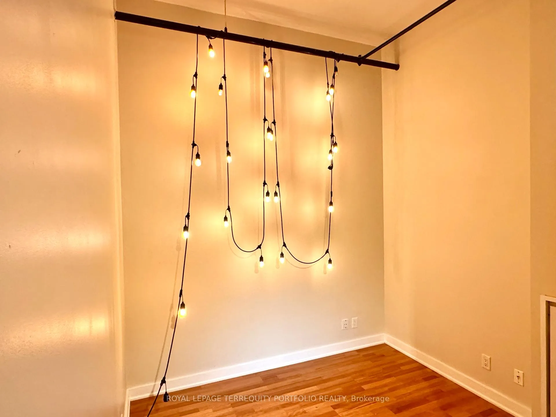 Photo 7 of Unit 418, 43 Hanna Avenue, Toronto, Niagara — HOMEH