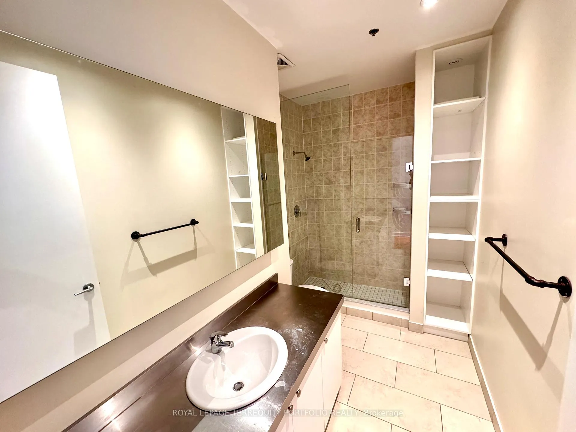 Photo 8 of Unit 418, 43 Hanna Avenue, Toronto, Niagara — HOMEH