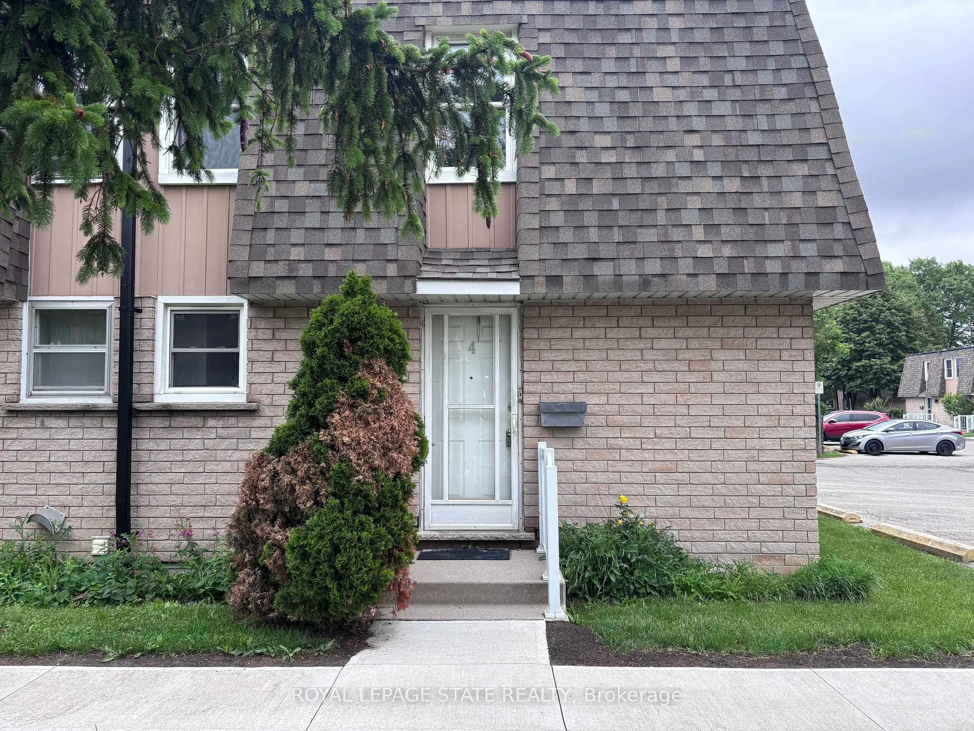 Photo 2 of Unit 4, 153 Limeridge Road W, Hamilton, Rolston — HOMEH