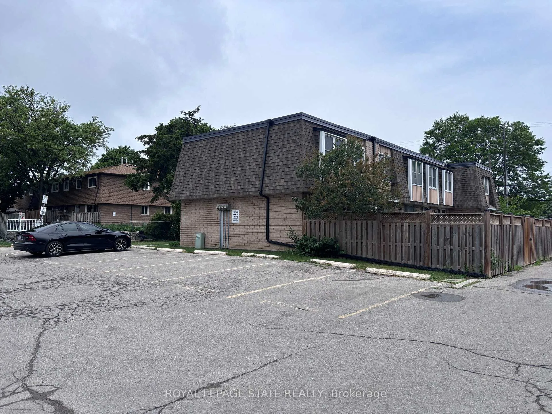 Photo 3 of Unit 4, 153 Limeridge Road W, Hamilton, Rolston — HOMEH