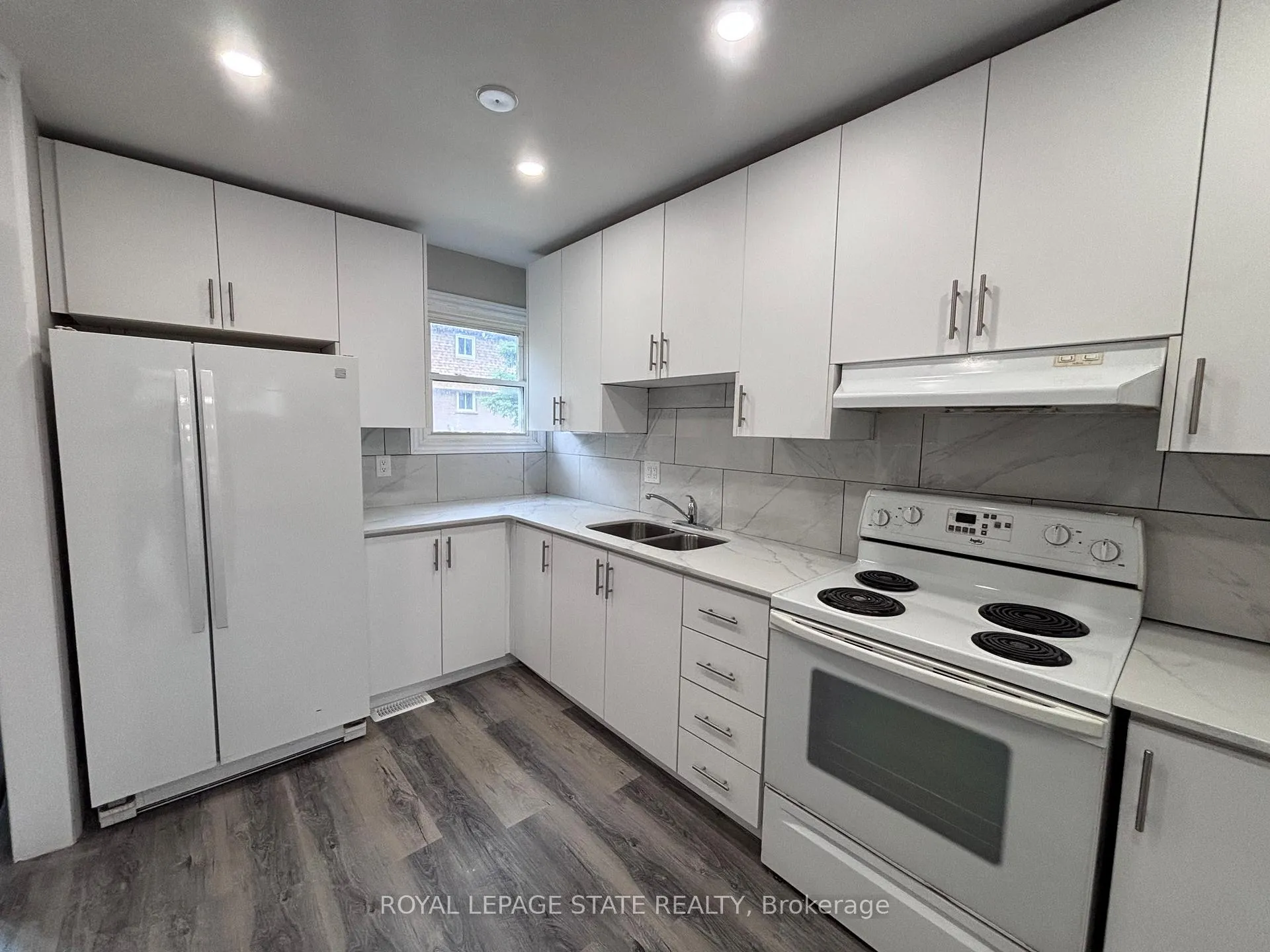 Photo 7 of Unit 4, 153 Limeridge Road W, Hamilton, Rolston — HOMEH