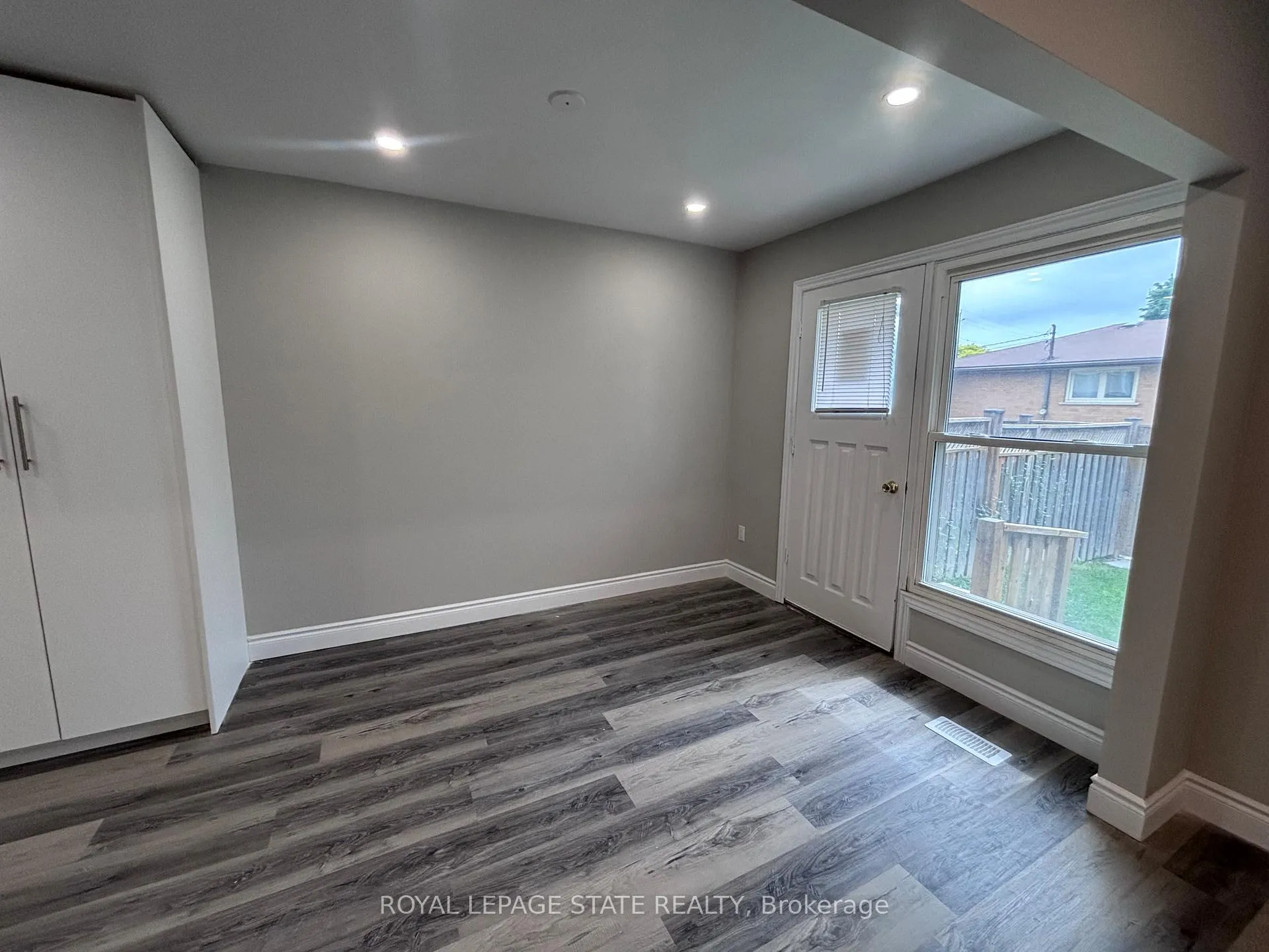 Photo 10 of Unit 4, 153 Limeridge Road W, Hamilton, Rolston — HOMEH