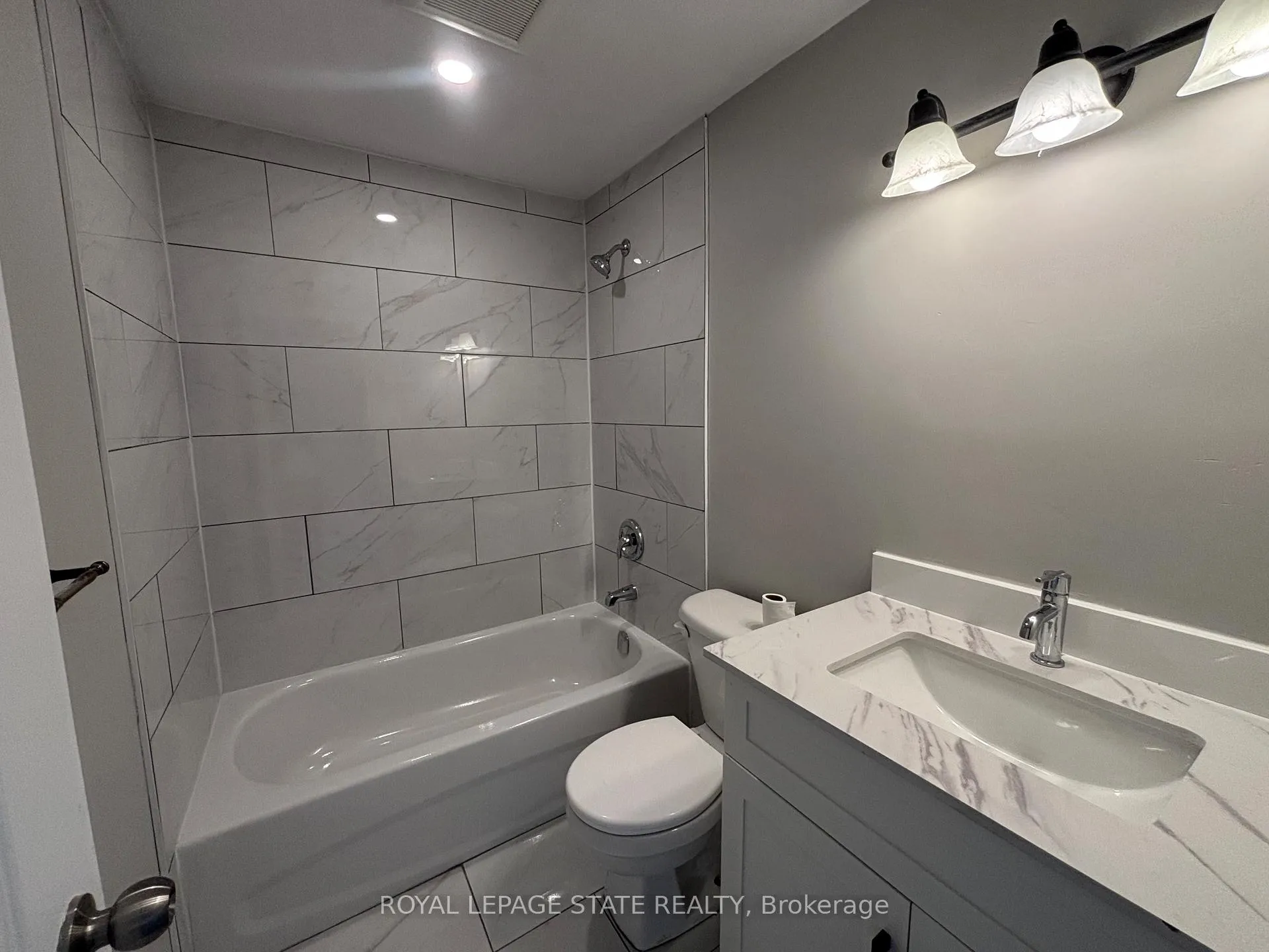Photo 15 of Unit 4, 153 Limeridge Road W, Hamilton, Rolston — HOMEH