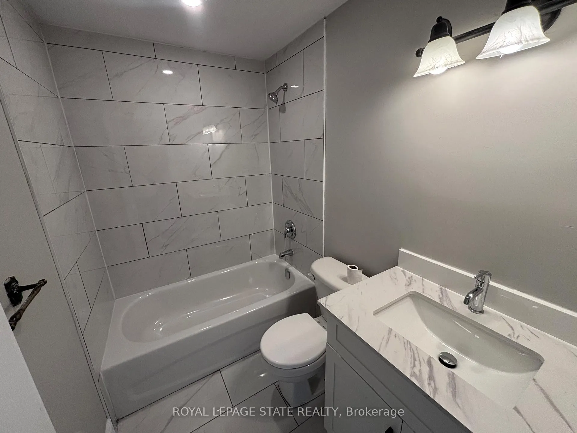 Photo 16 of Unit 4, 153 Limeridge Road W, Hamilton, Rolston — HOMEH