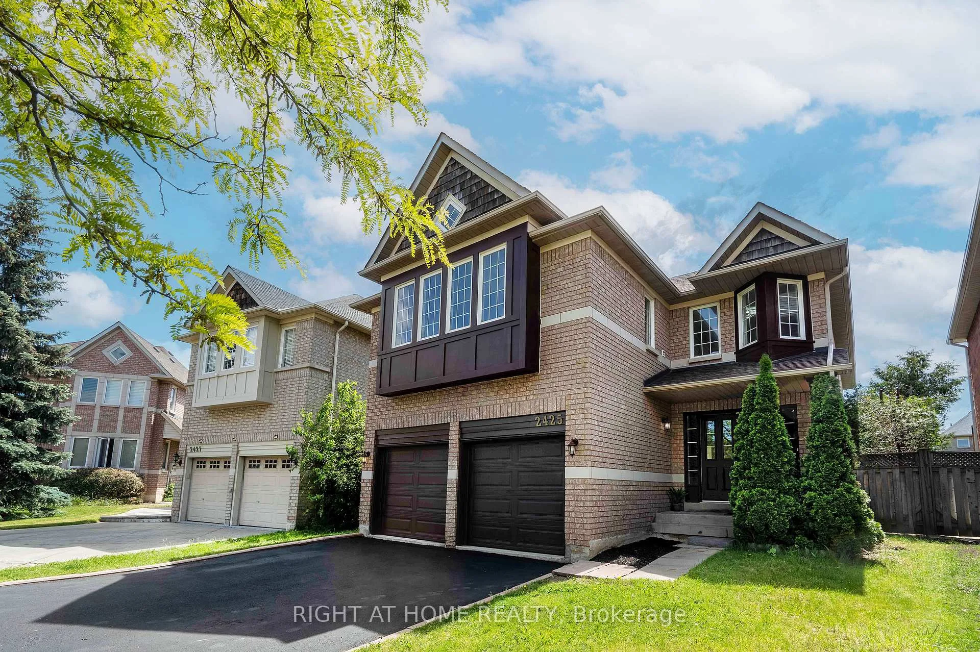 Photo 3 of 2425 Nichols Drive, Oakville, Wedgewood Creek — HOMEH