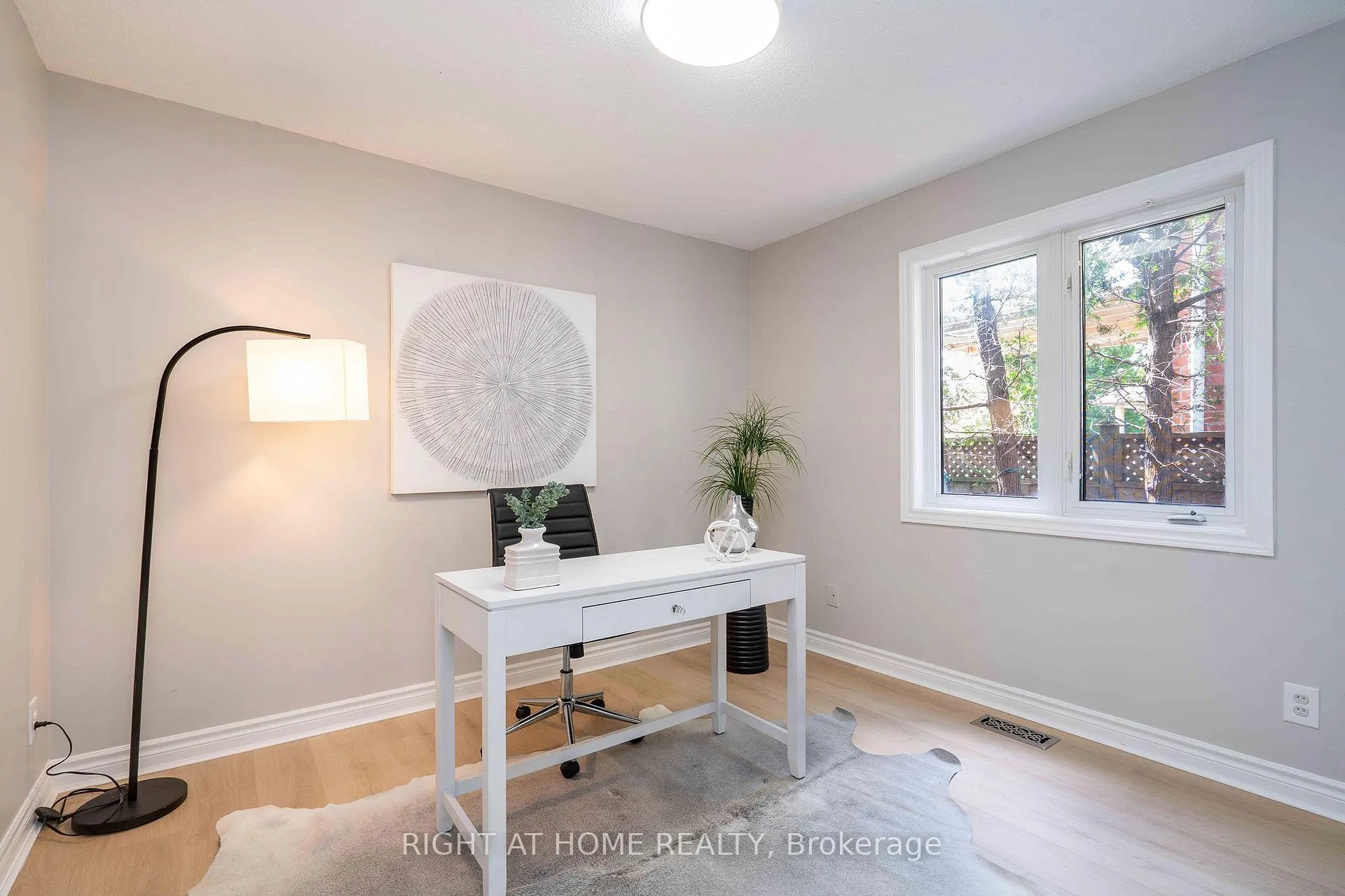Photo 7 of 2425 Nichols Drive, Oakville, Wedgewood Creek — HOMEH