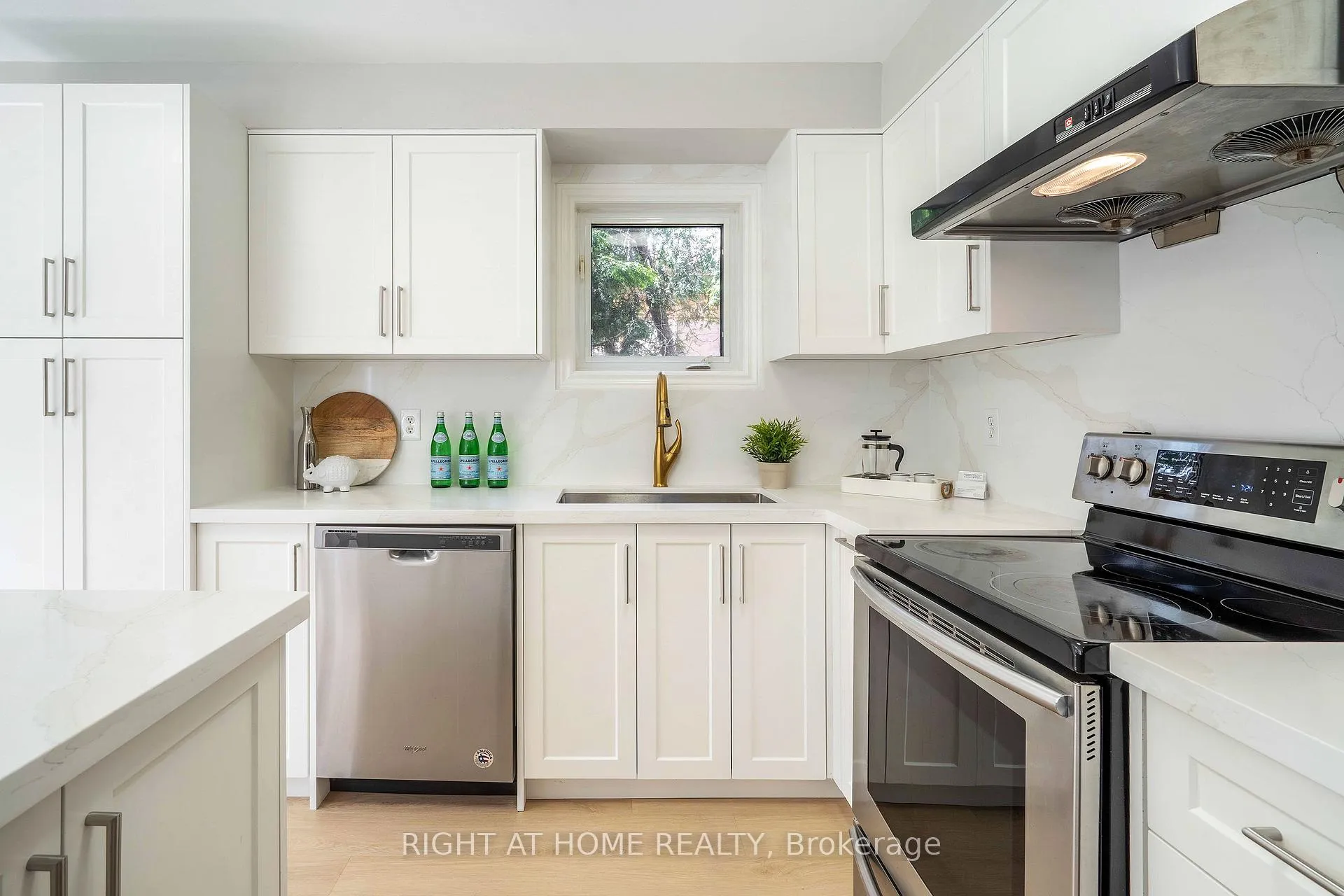 Photo 19 of 2425 Nichols Drive, Oakville, Wedgewood Creek — HOMEH